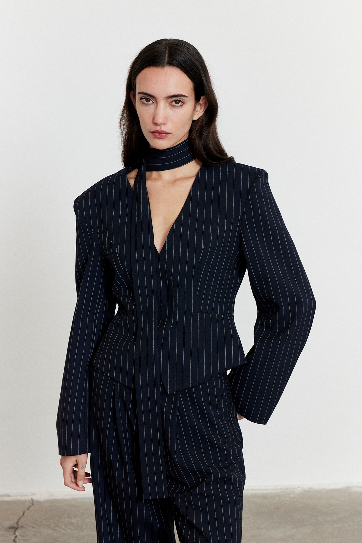 Çizgili Belden Oturmalı Fular Detay Blazer Lacivert