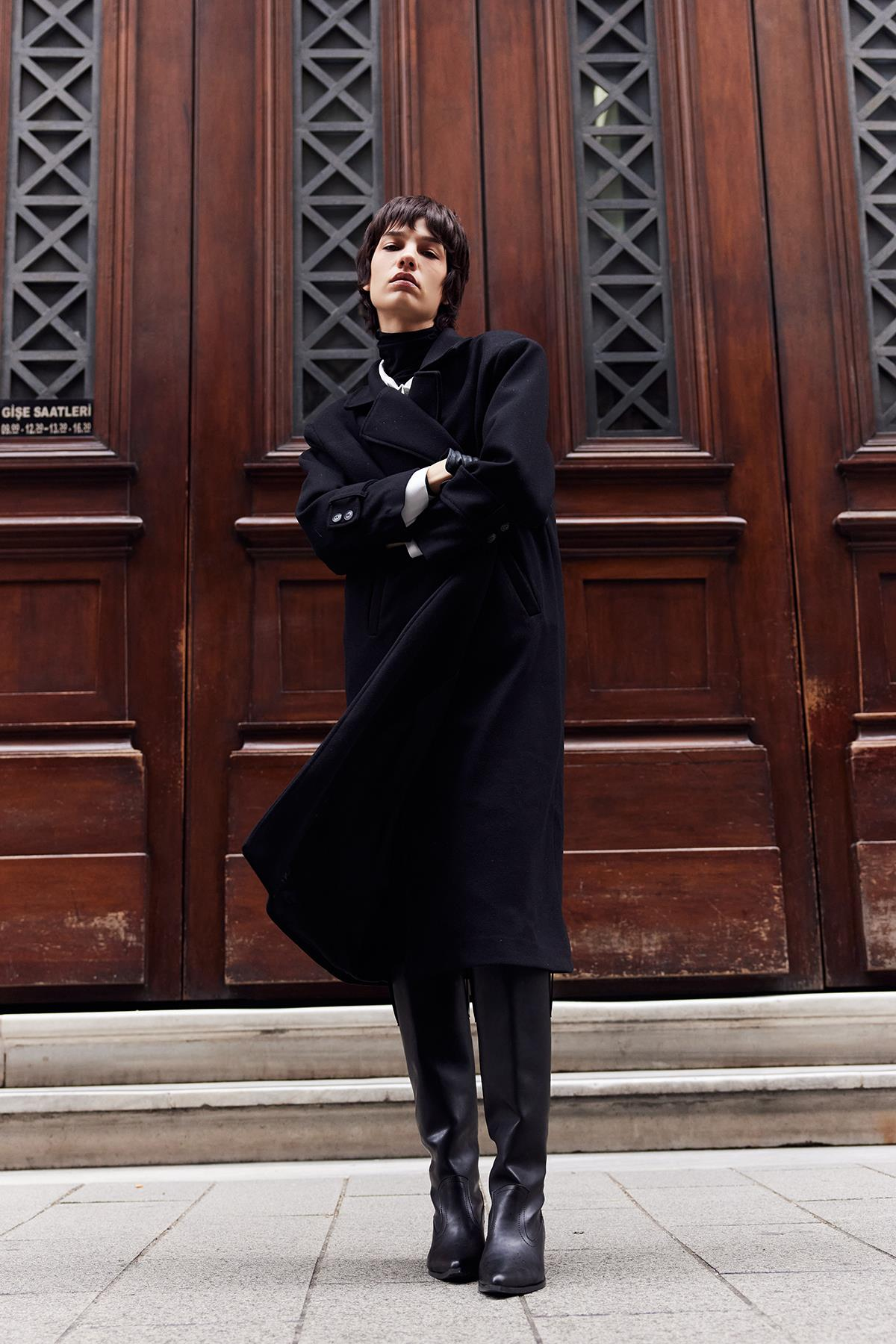 Linea Apoletli Uzun Kaşe Kaban Siyah