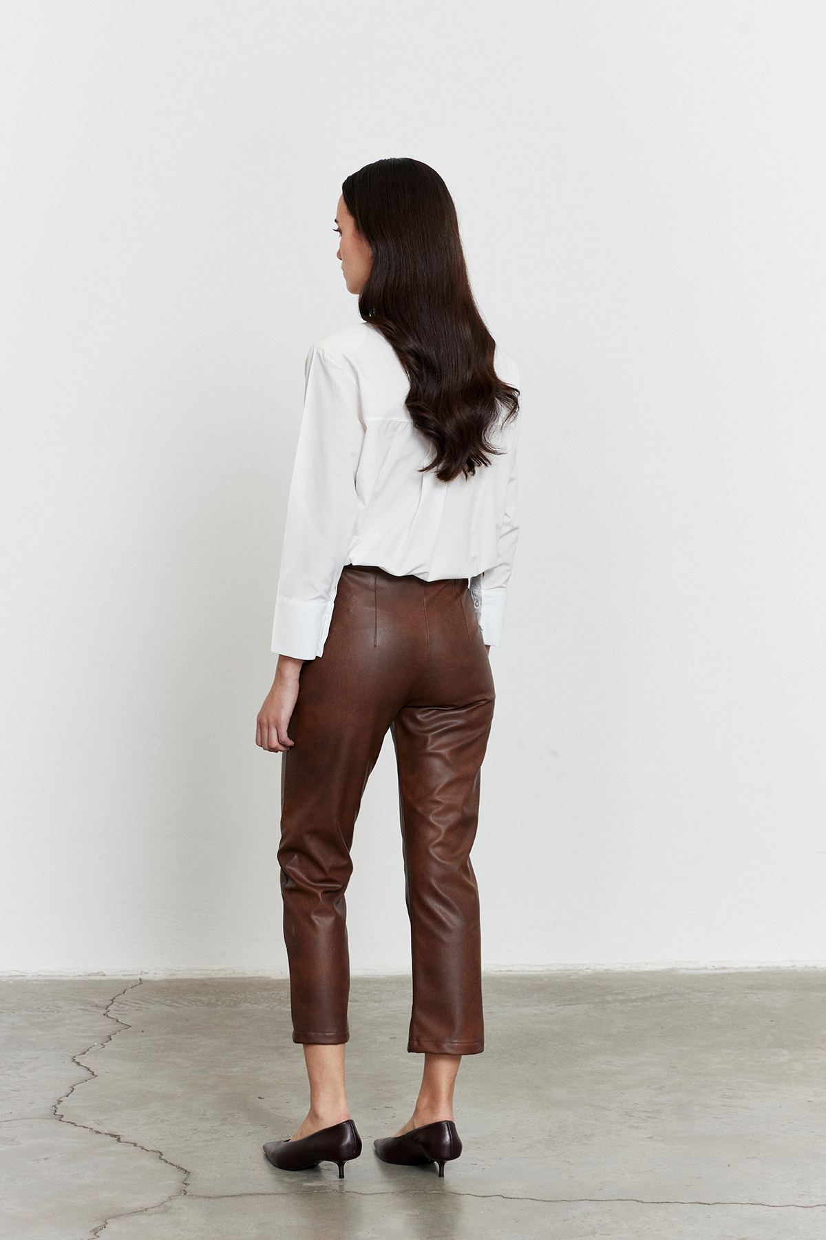 Suni Deri Yırtmaç Detay Pantolon Kahverengi