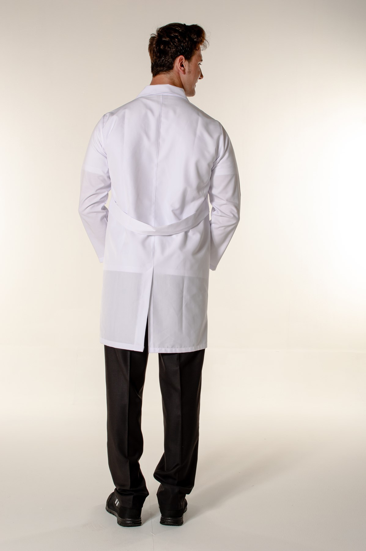 Mert Giyim İş ElbiseleriBeyaz Medikal Doktor Öğretmen Eczacı Ve Hemşire Açık Yaka Erkek İş ÖnlükErkek Doktor ÖnlükBeyaz Medikal Doktor Öğretmen Eczacı Ve Hemşire Açık Yaka Erkek İş Önlük | Mert Giyim İş Elbiseleri