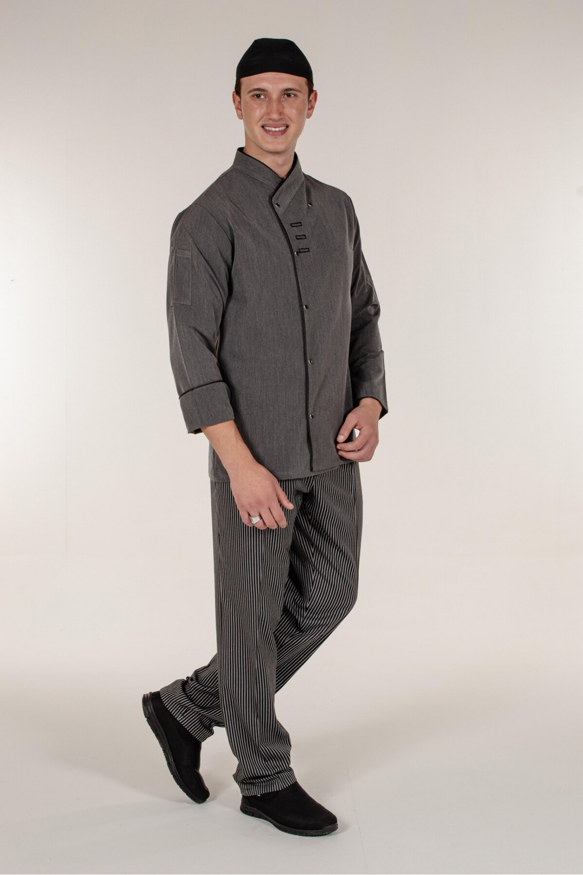 Mert Giyim İş ElbiseleriGri Unisex Nakış Desenli Ve Biyeli Aşçı Mutfak Şef CeketiAşçı CeketiGri Unisex Nakış Desenli Ve Biyeli Aşçı Mutfak Şef Ceketi | Mert Giyim İş Elbiseleri
