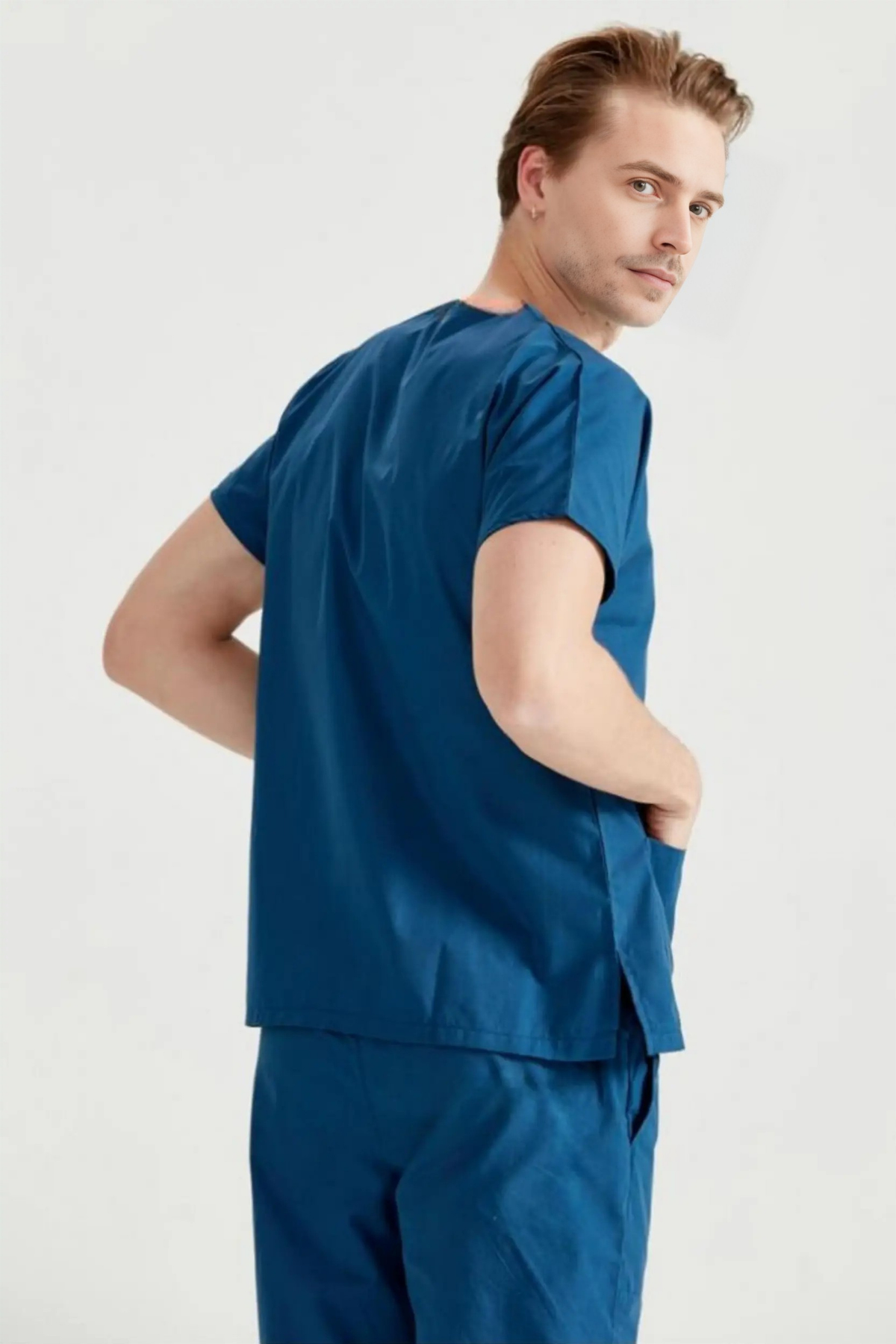 Mert Giyim İş ElbiseleriPetrol Mavisi Likralı Medikal Doktor Hemşire Unisex Scrubs Yaka Forma TakımLikralı Scrubs Yaka TakımPetrol Mavisi Likralı Medikal Doktor Hemşire Unisex Scrubs Yaka Forma Takım | Mert Giyim İş Elbiseleri