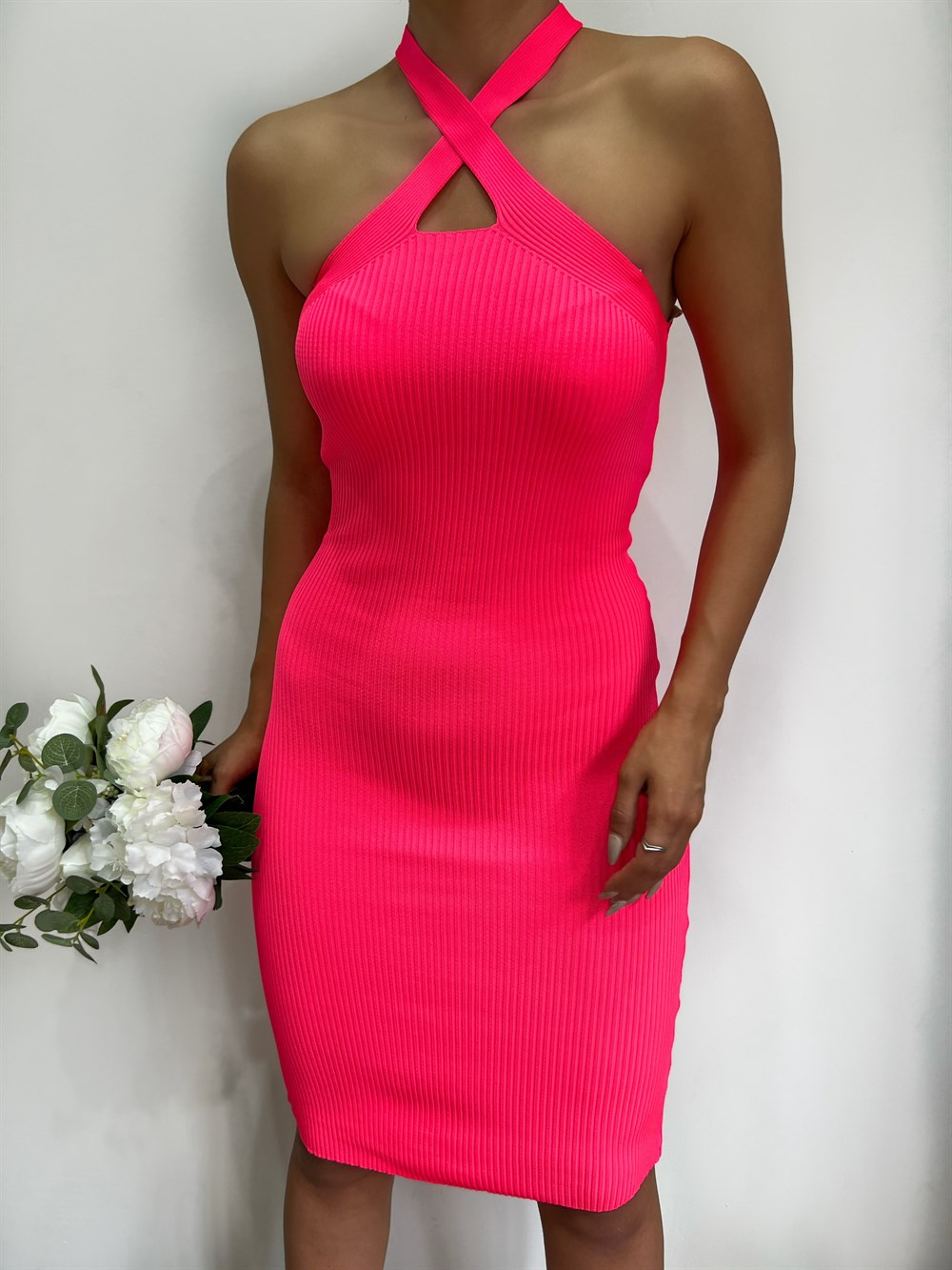 Yaka Detay Çapraz Askılı Elbise NEON PEMBE