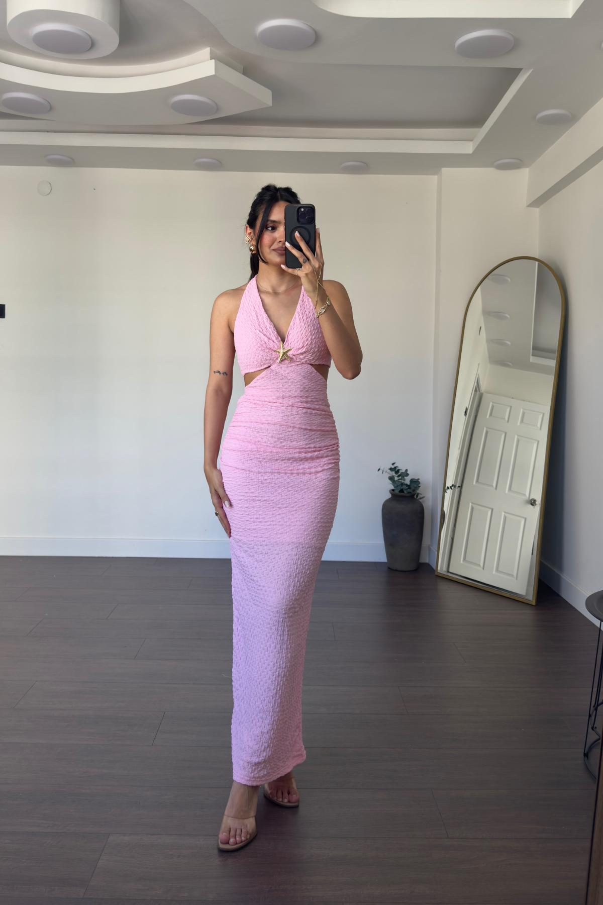 Aksesuar Detaylı Boyundan Bağlamalı Elbise-Pembe