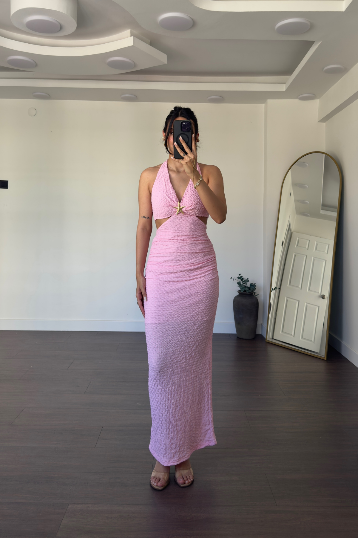 Aksesuar Detaylı Boyundan Bağlamalı Elbise-Pembe