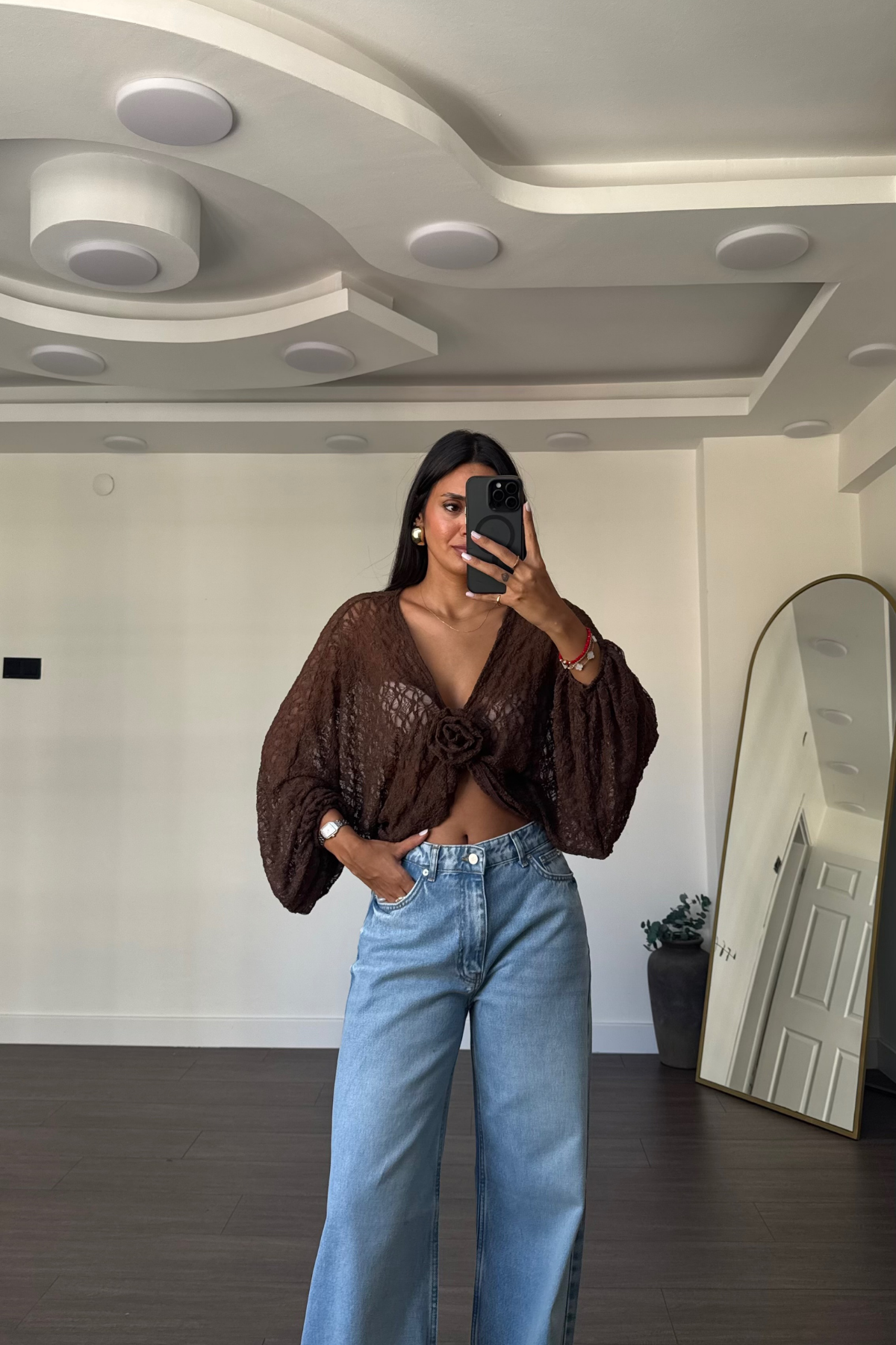 Aksesuar Detaylı Dantel Bluz-Kahve