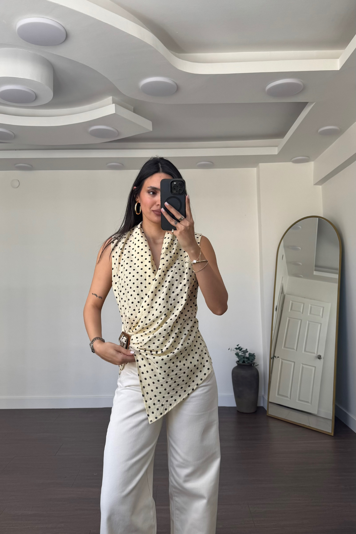 Aksesuar Detaylı Puantiyeli Bluz-Sarı