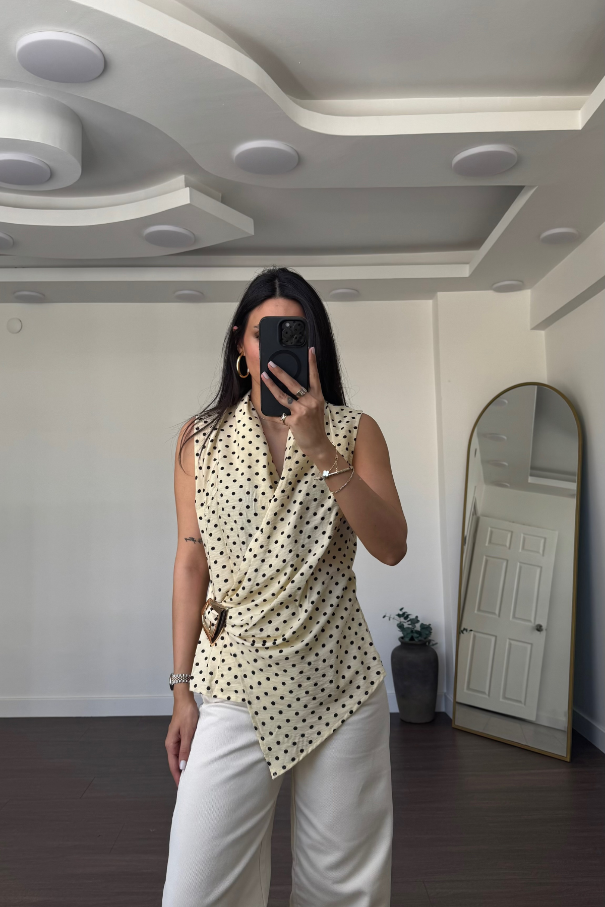 Aksesuar Detaylı Puantiyeli Bluz-Sarı