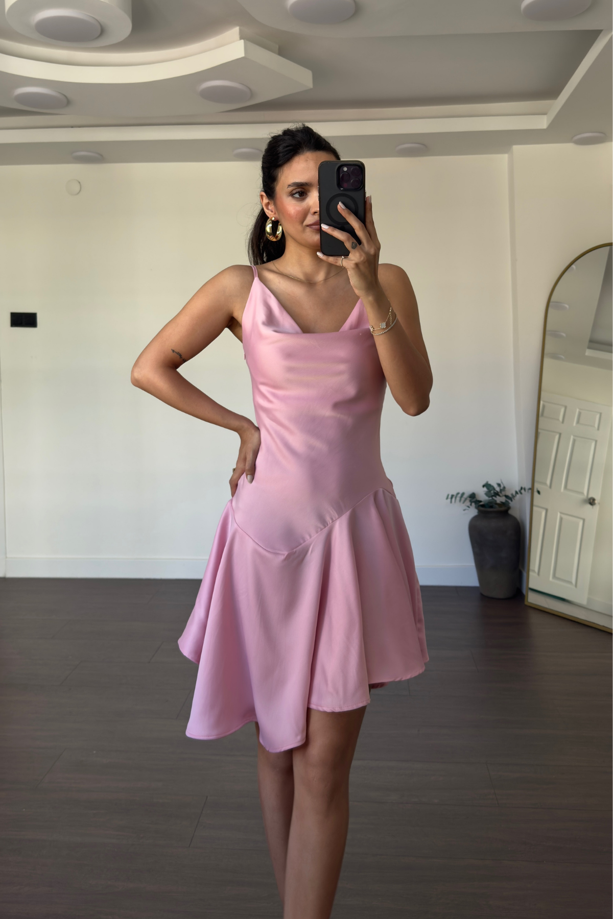 Asimetrik Fırfır Detaylı Degaje Yaka Elbise-Pembe