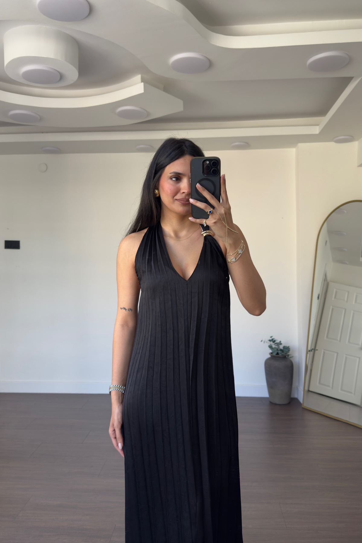 Boyundan Bağlamalı Pliseli Elbise-Siyah