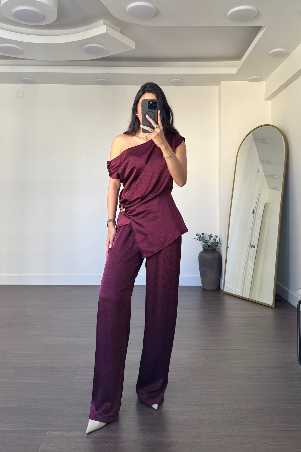 Broş Detaylı Degaje Yaka Takım-Bordo