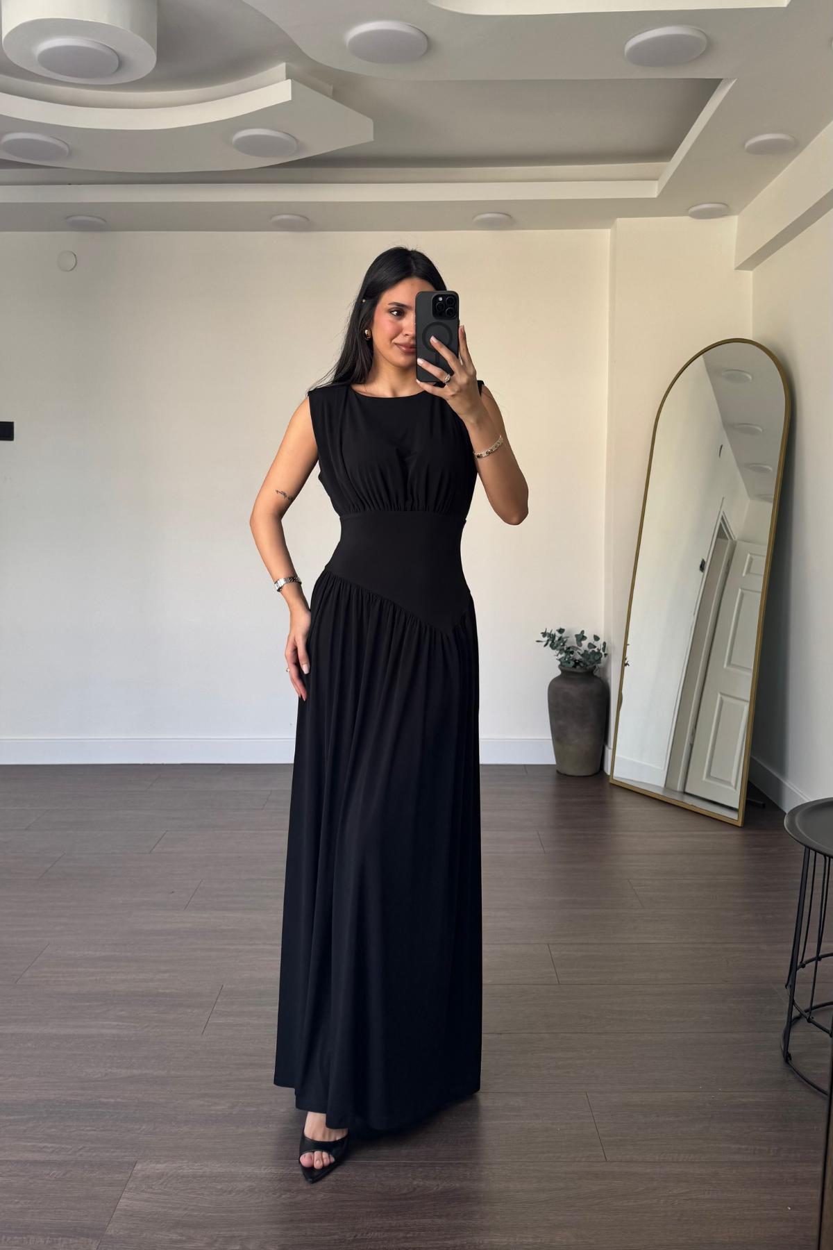 Büzgü Detaylı Sıfır Kol Elbise-Siyah