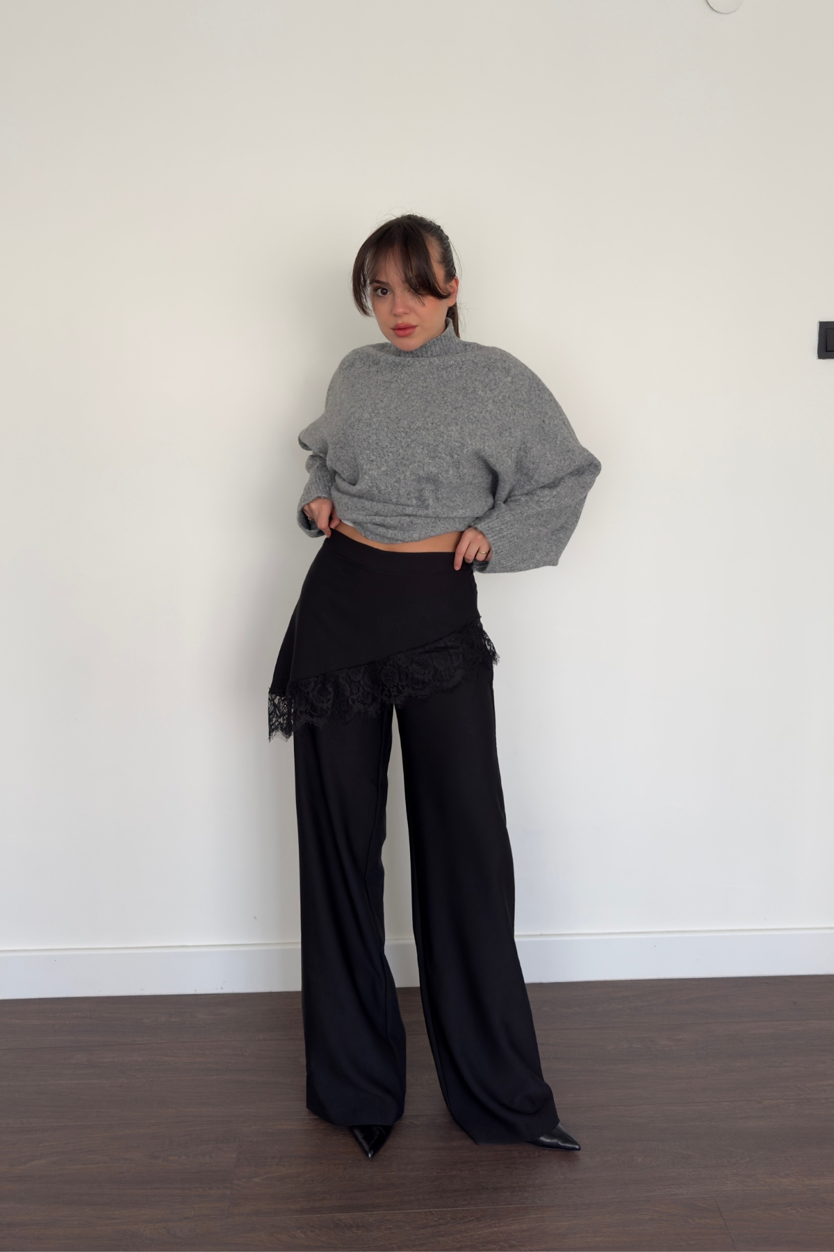 Dantel Detaylı Pantolon-Siyah