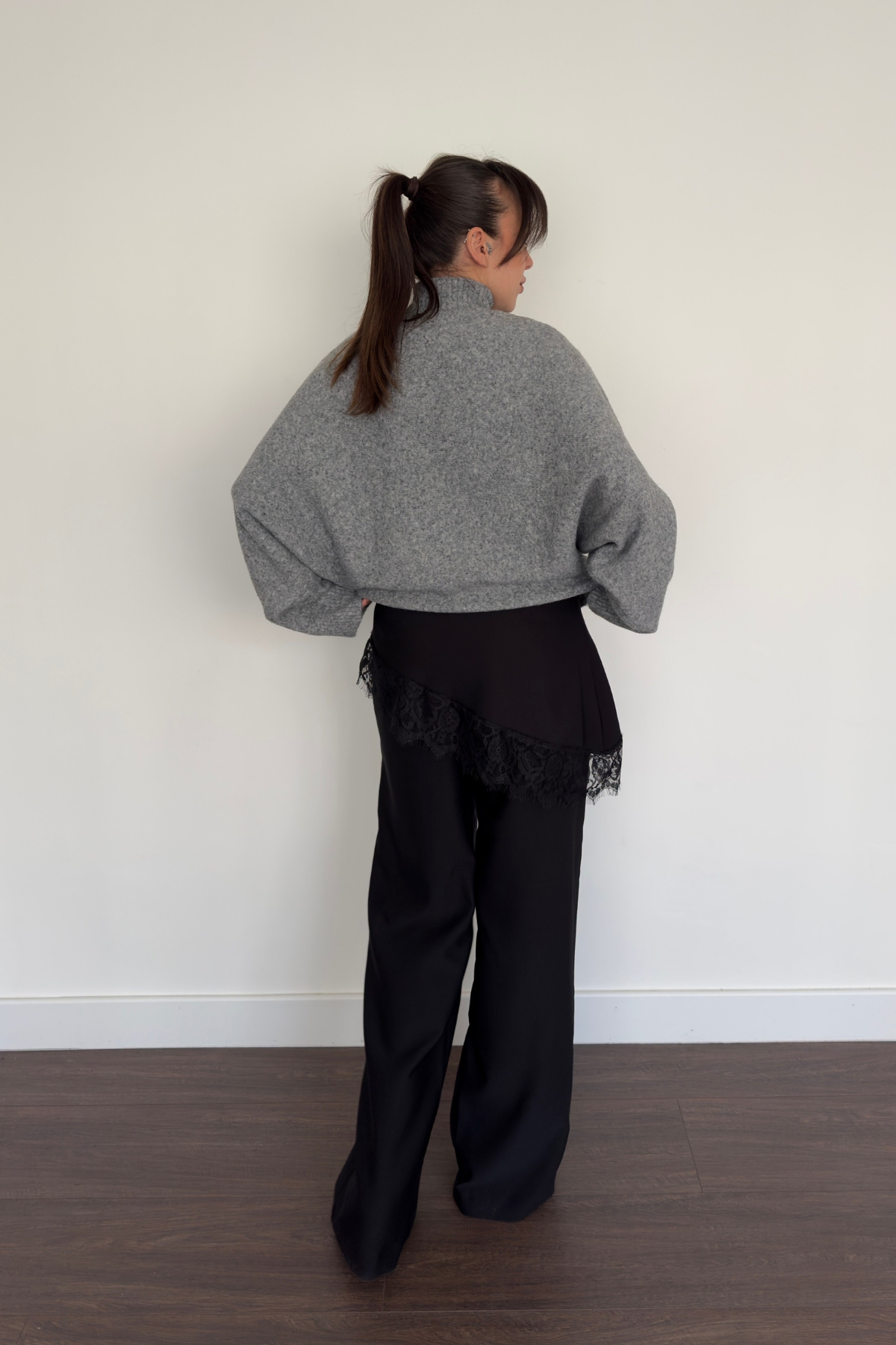 Dantel Detaylı Pantolon-Siyah