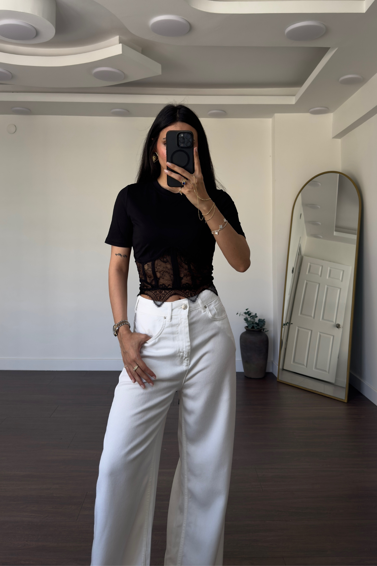 Dantel Detaylı Sırttan Bağlamalı T-Shirt-Siyah