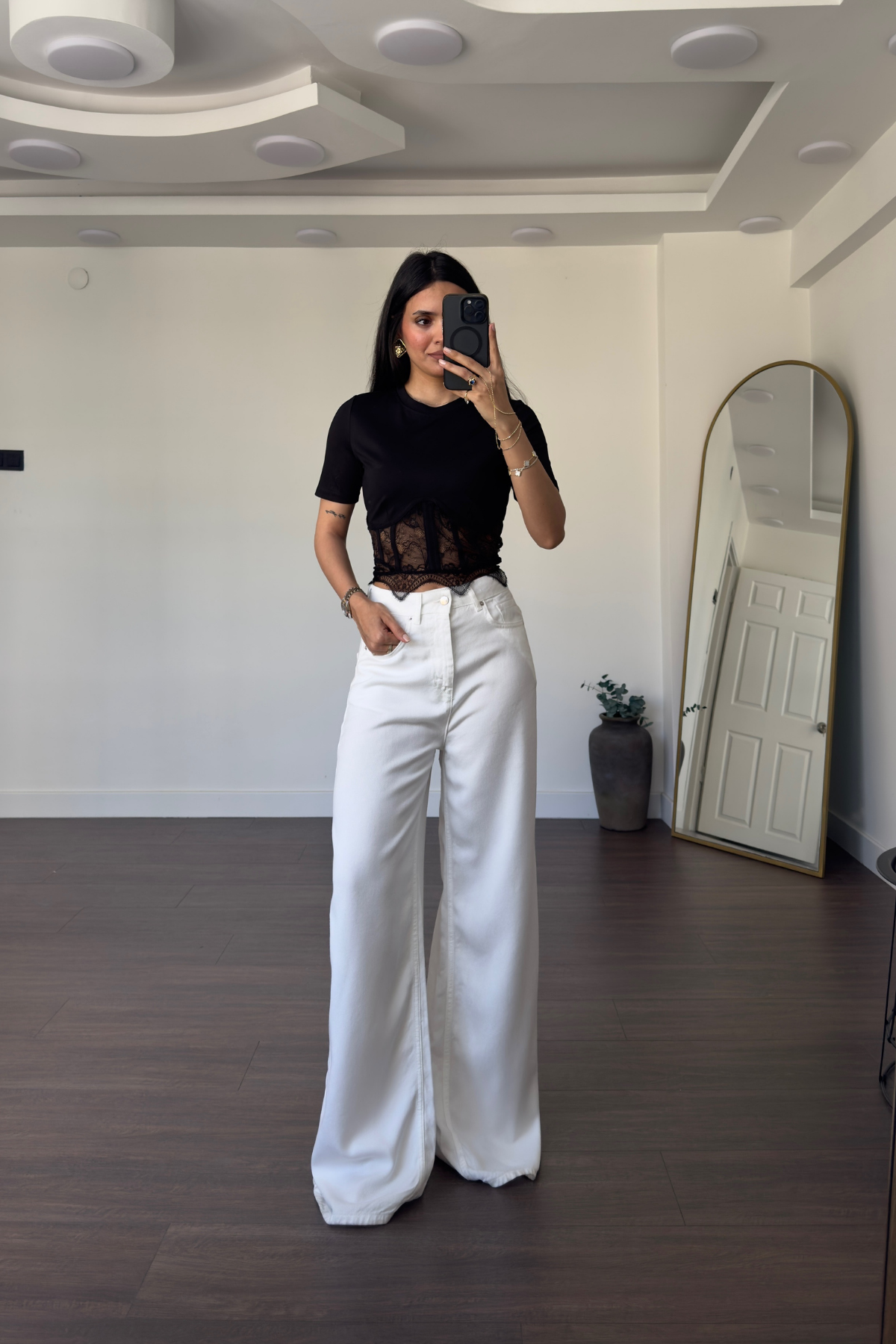 Dantel Detaylı Sırttan Bağlamalı T-Shirt-Siyah
