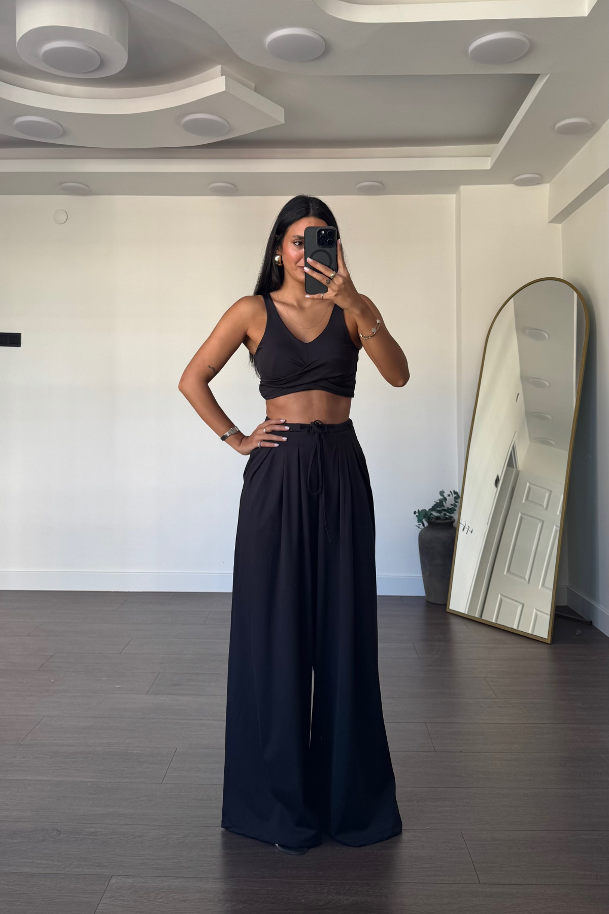 Düğüm Detaylı Askılı Marka Model Takım-Siyah