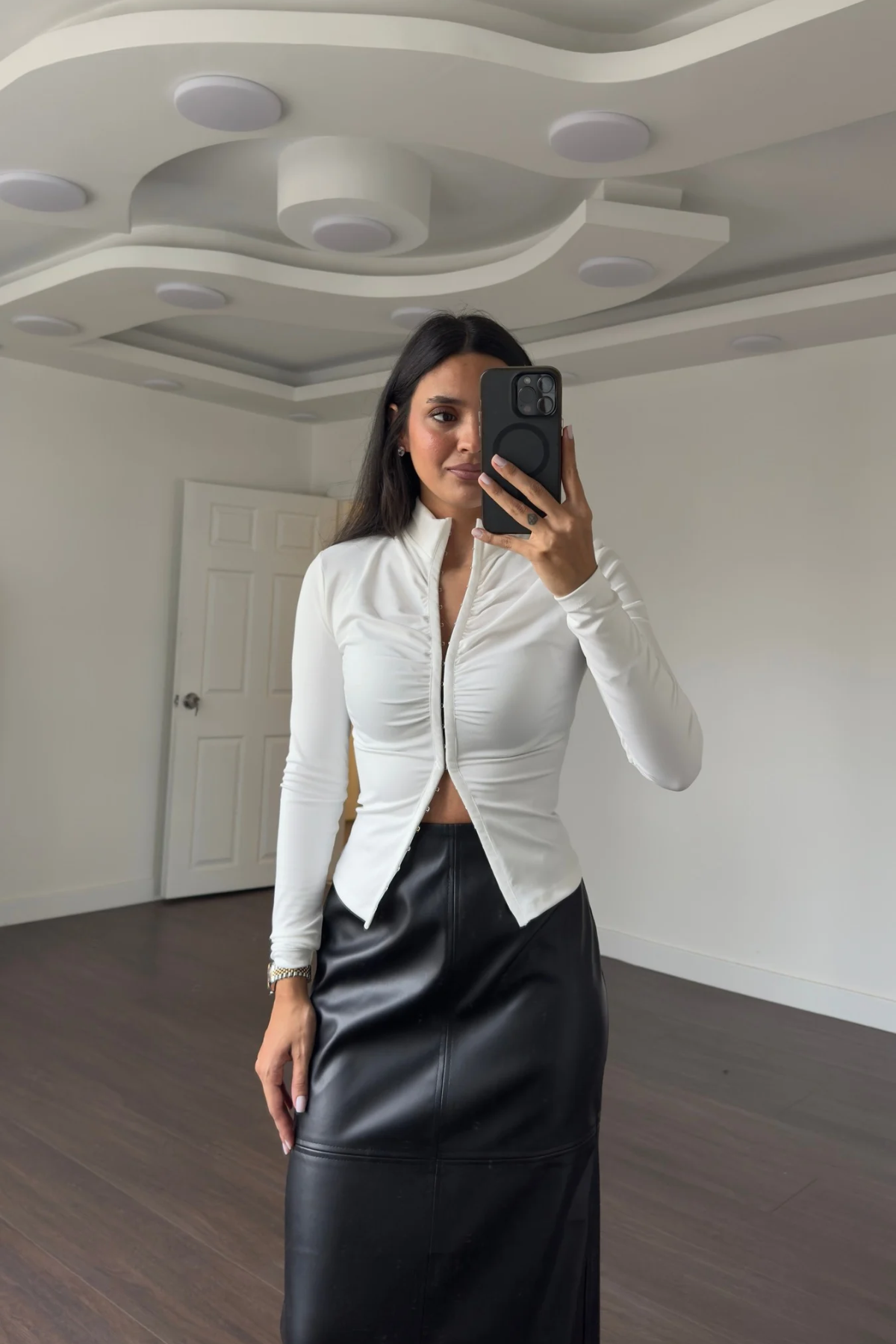 Kanca Detaylı Bluz-Beyaz