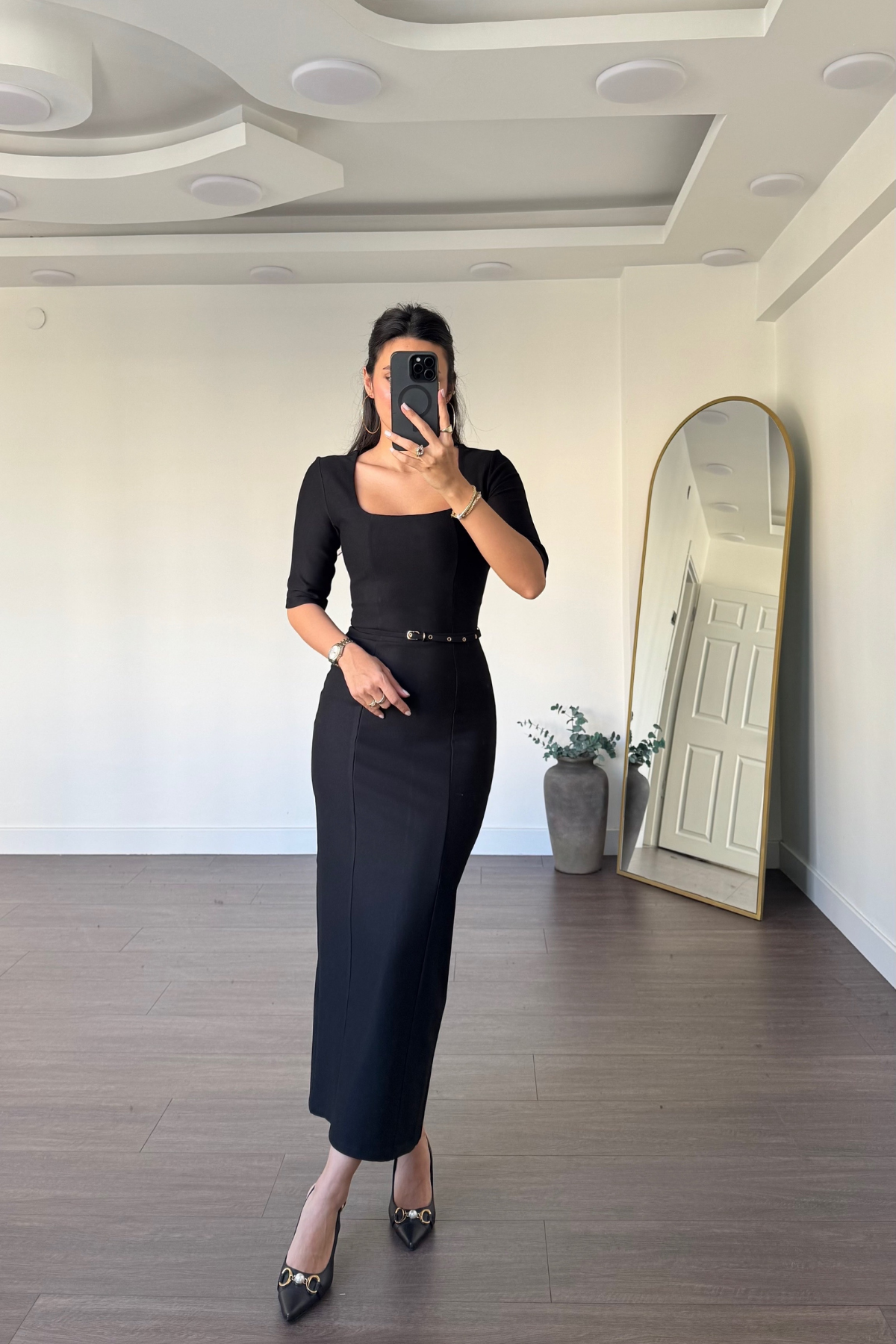Kare Yaka Kemerli Midi Kalem Elbise-Siyah