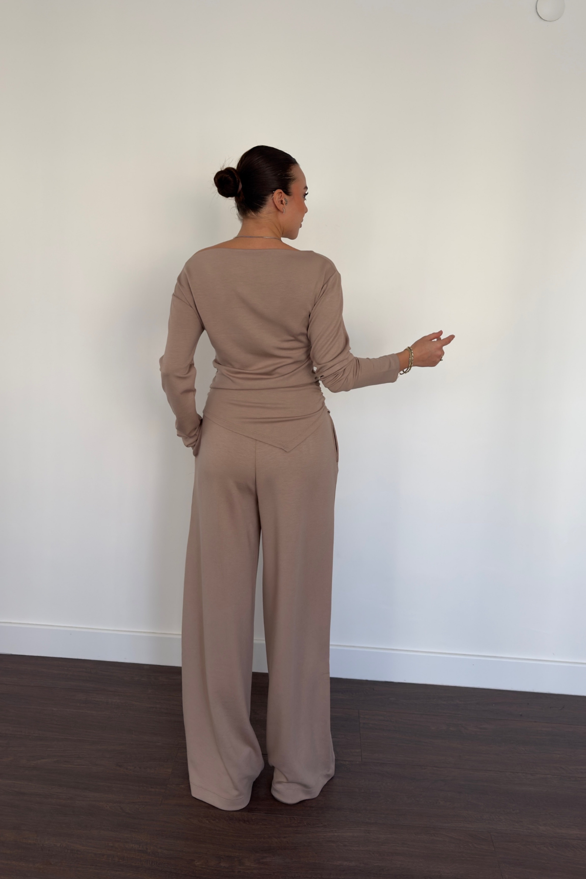 Kayık Yaka Asimetrik Bluz Pantolon Takım-Bej
