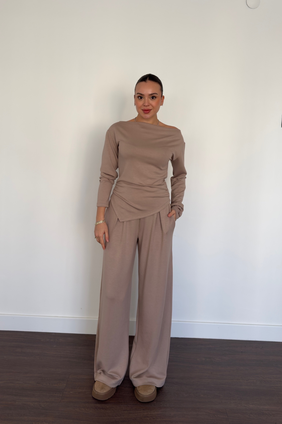Kayık Yaka Asimetrik Bluz Pantolon Takım-Bej