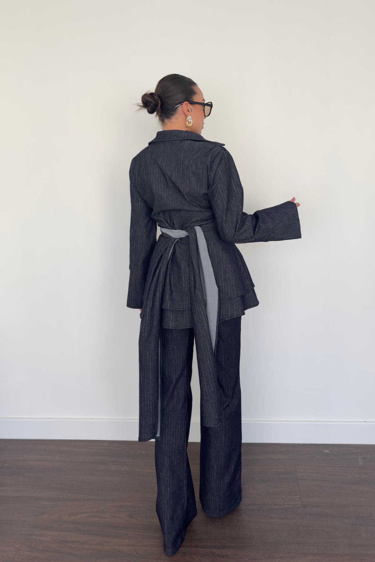 Kuşak Detaylı Asimetrik Takım-Lacivert