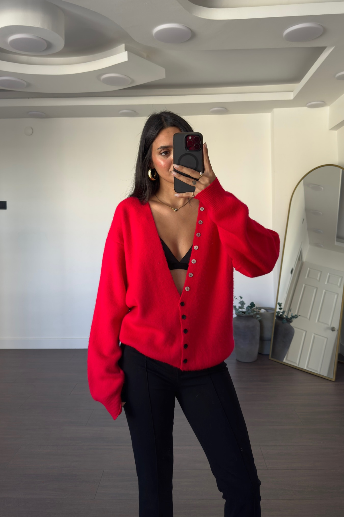 Marka Model Derin V Yaka Düğme Detaylı Hırka-Kırmızı