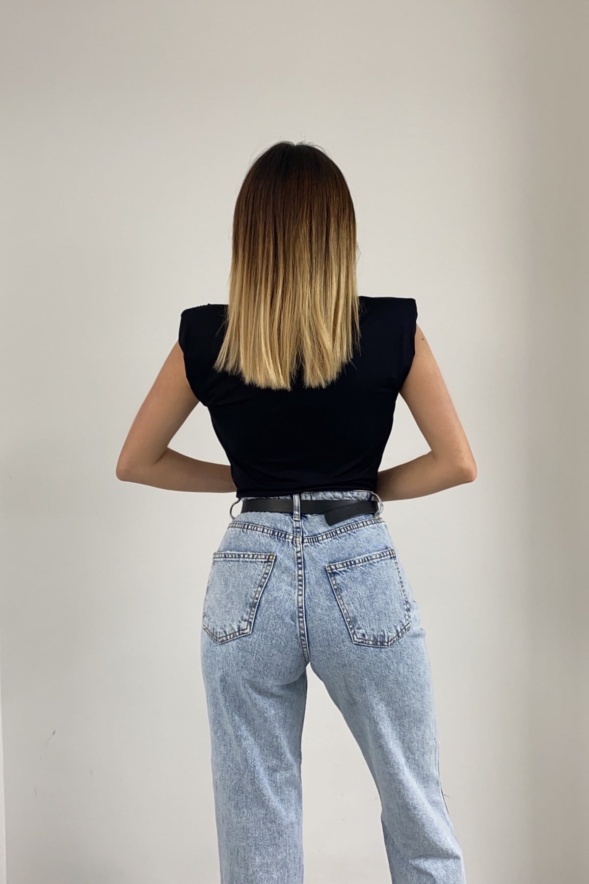 Omuz Vatkalı Siyah Bodysuit