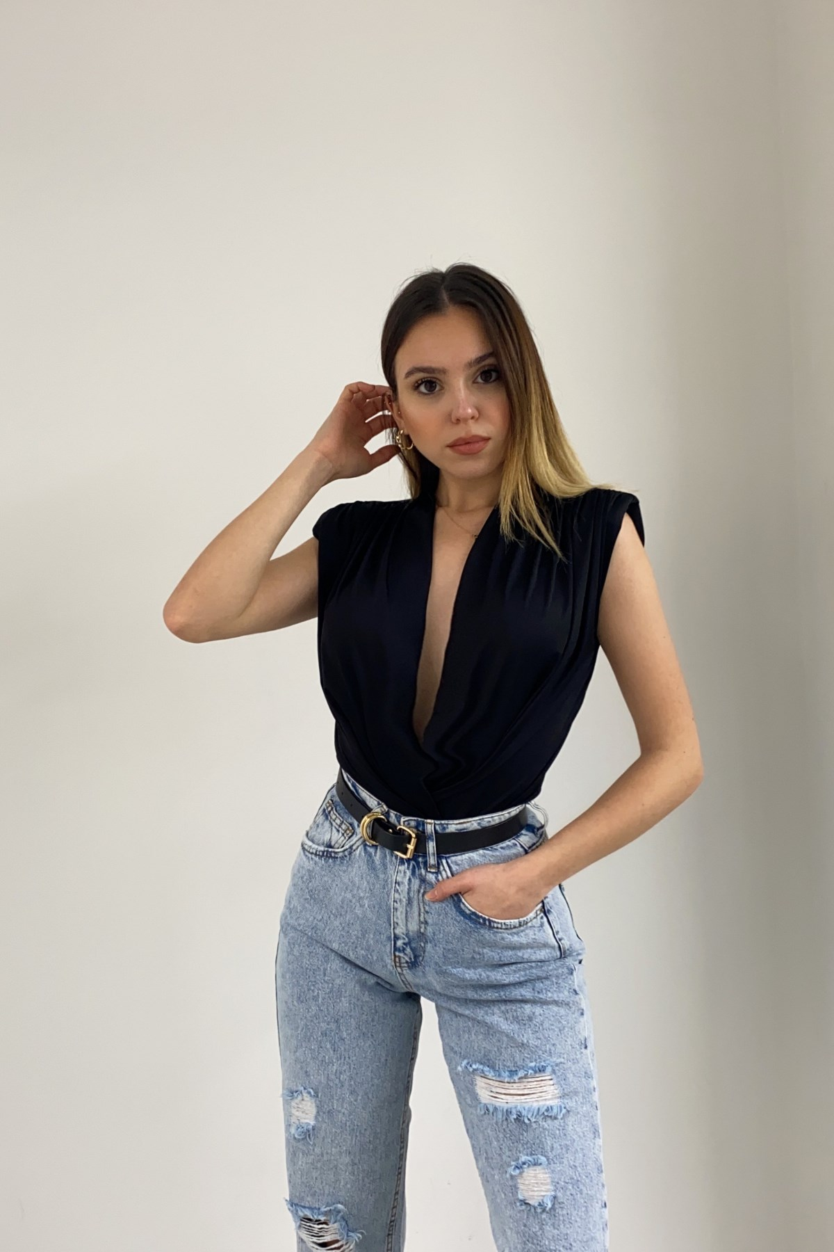Omuz Vatkalı Siyah Bodysuit