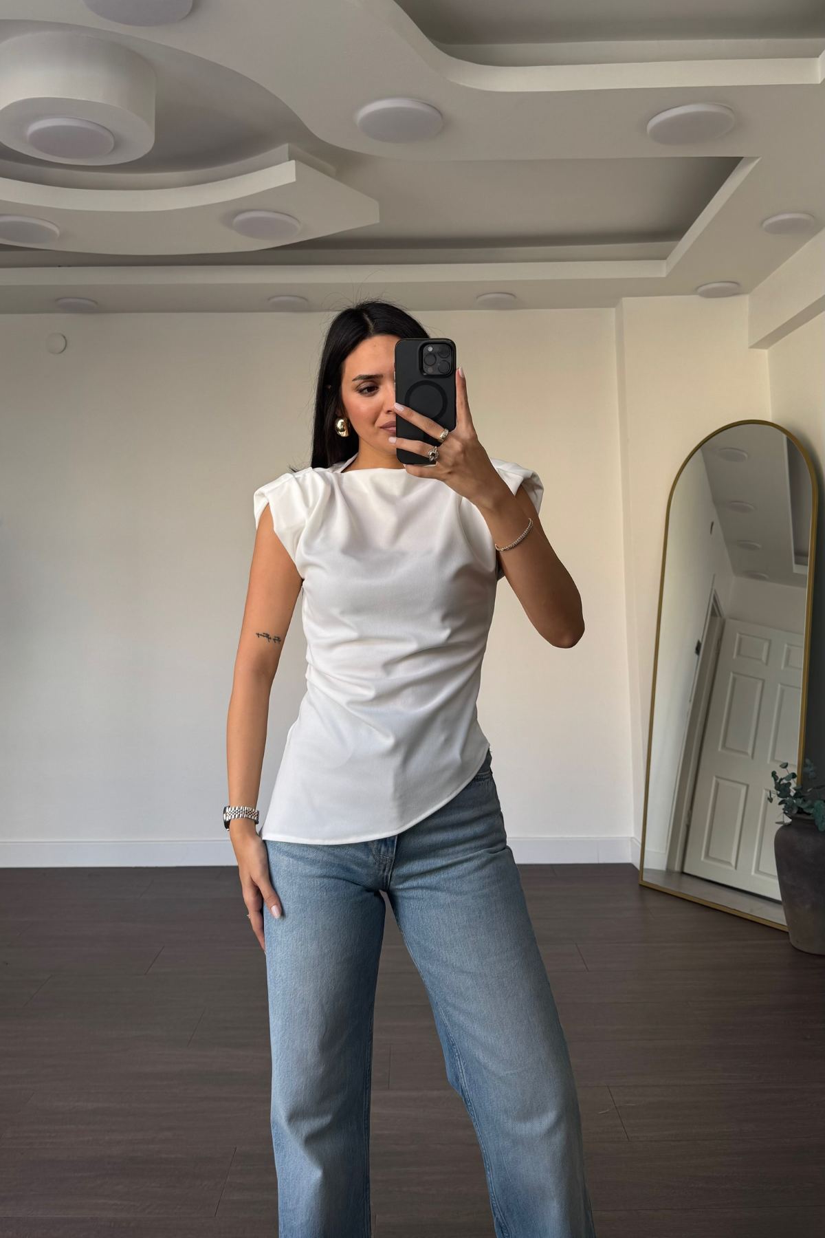 Omuz Vatkalı Yandan Yırtmaç Detaylı Bluz-Beyaz