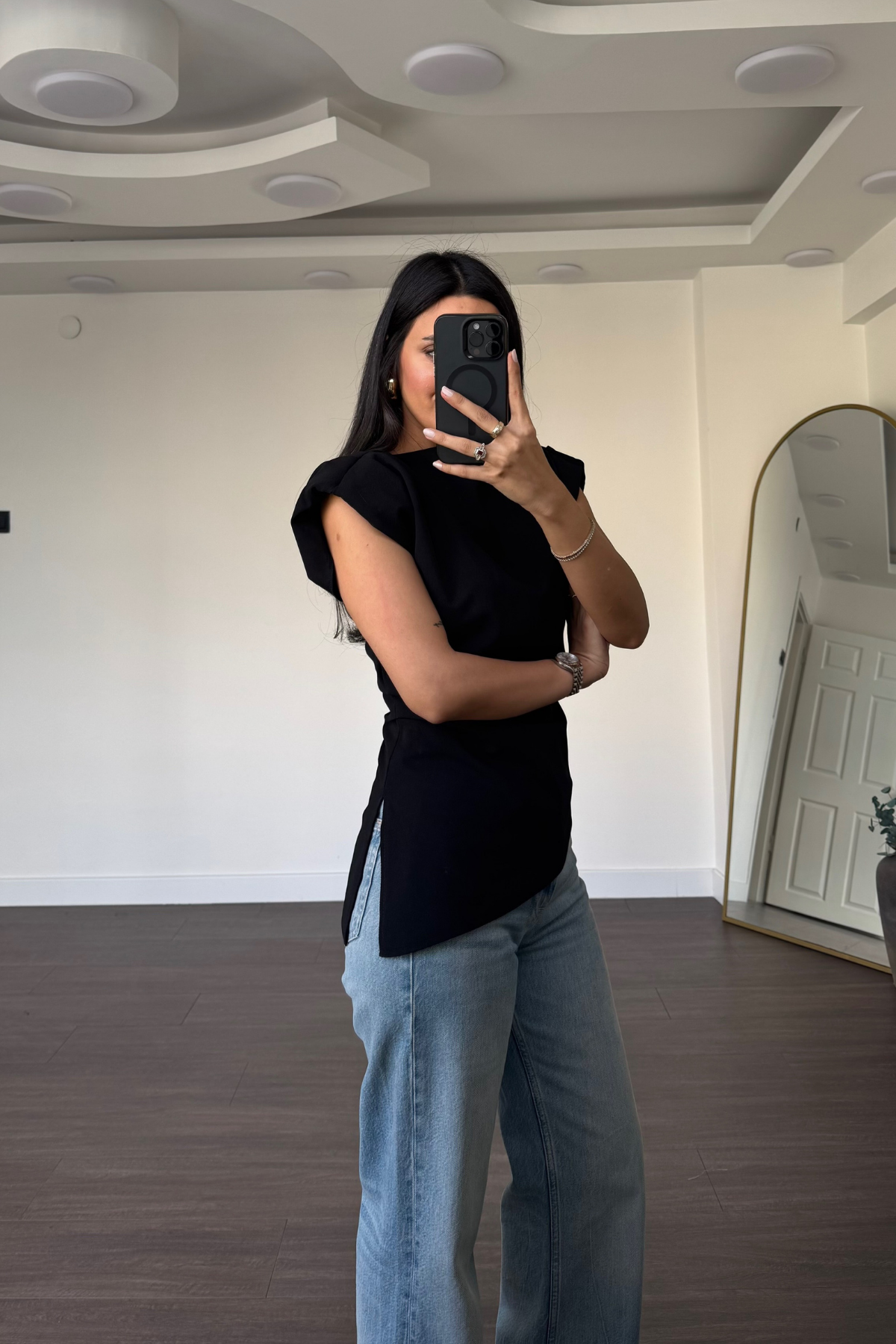 Omuz Vatkalı Yandan Yırtmaçlı Detaylı Bluz-Siyah