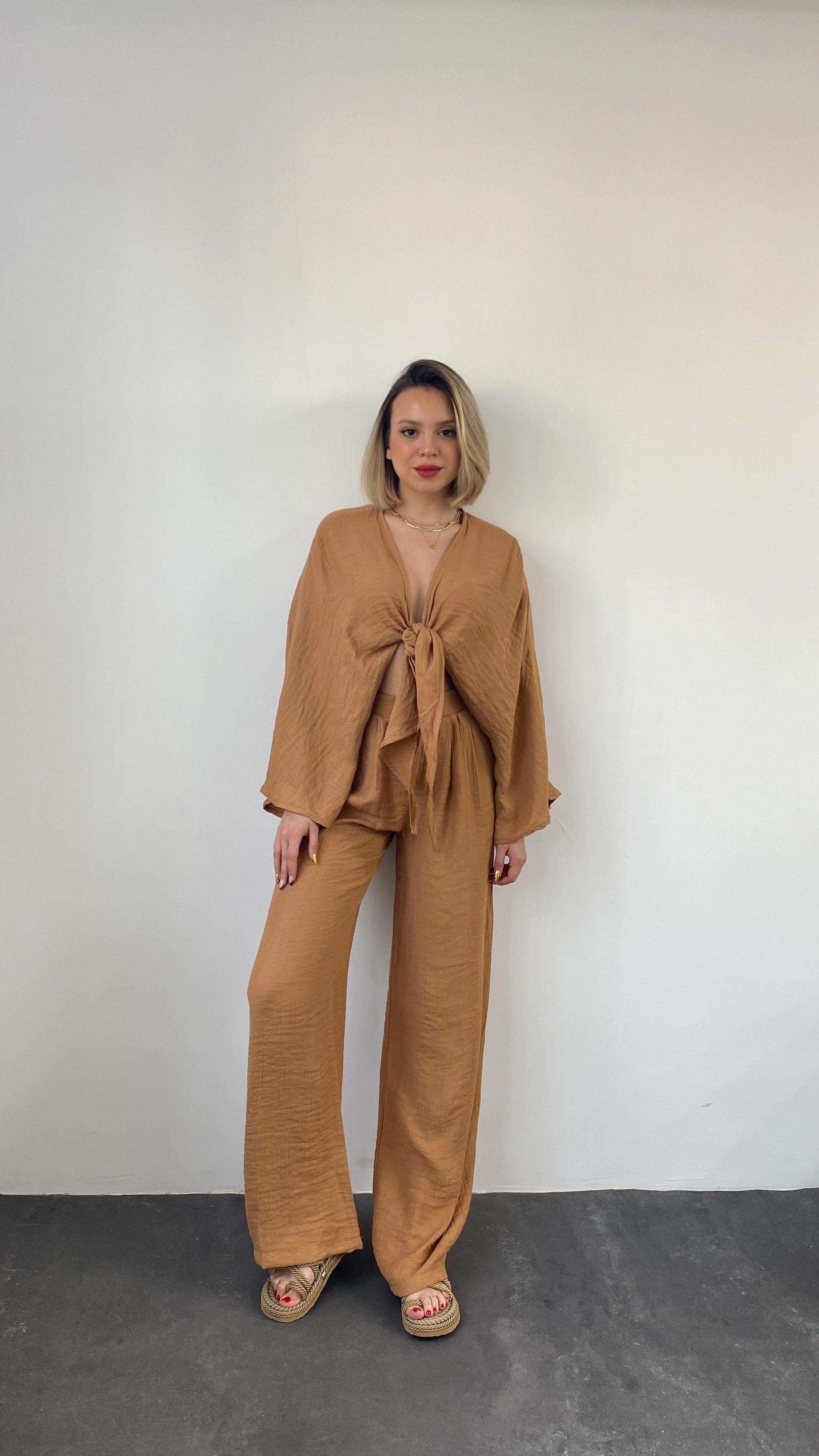 Önden Bağlamalı Geniş Kol Camel Pantolon Takım