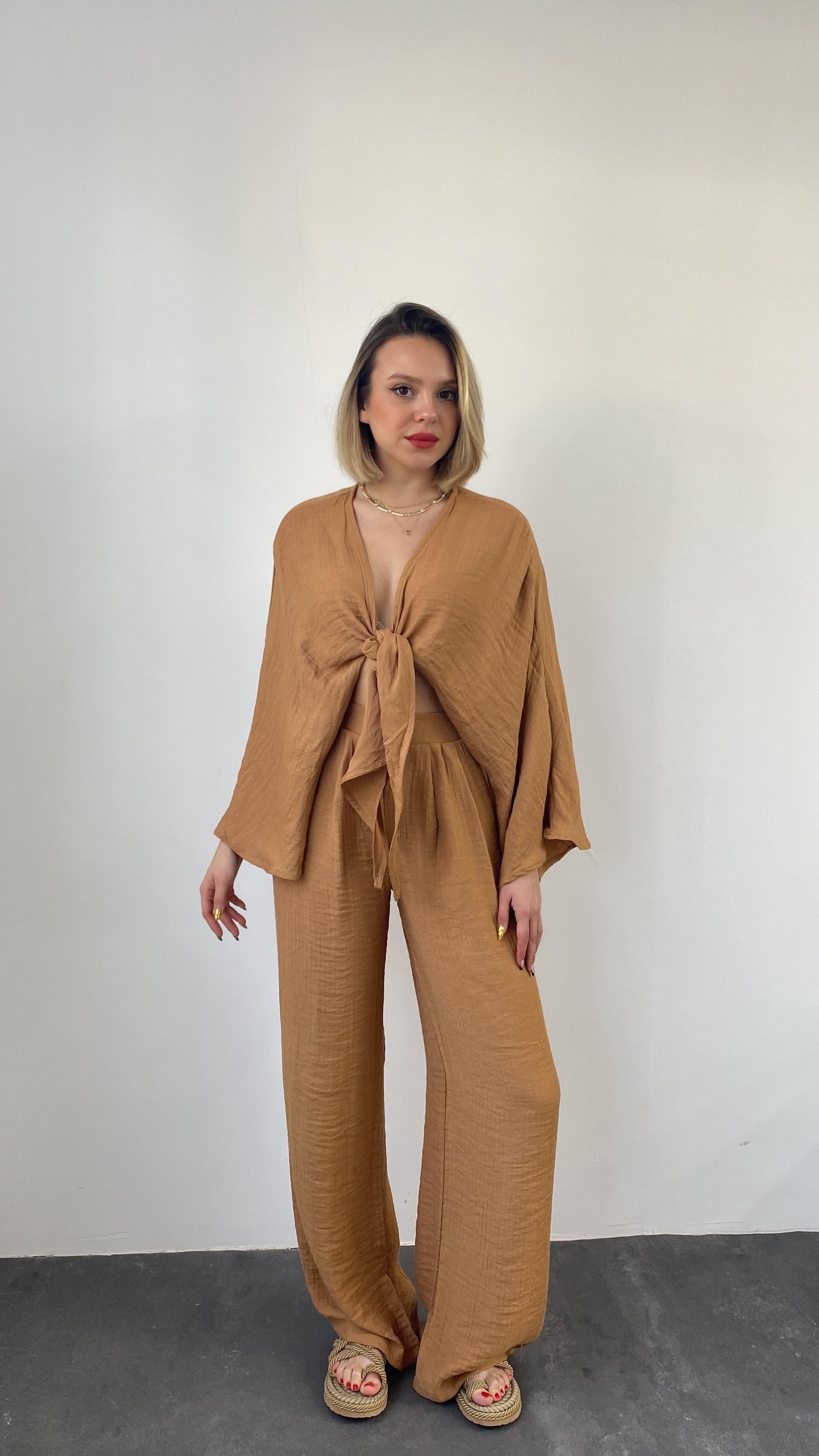 Önden Bağlamalı Geniş Kol Camel Pantolon Takım
