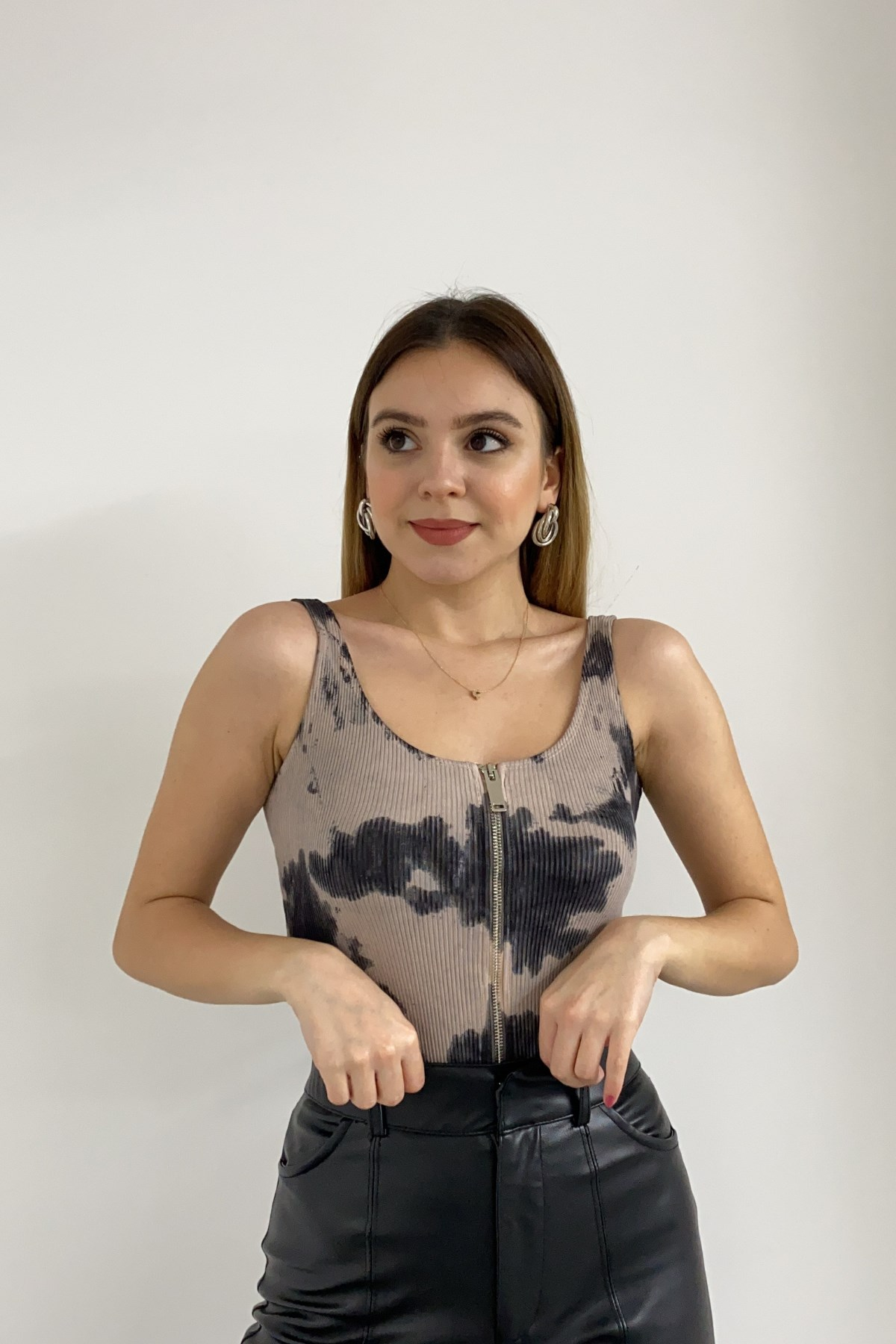 Önden Fermuarlı Fitilli Bodysuit