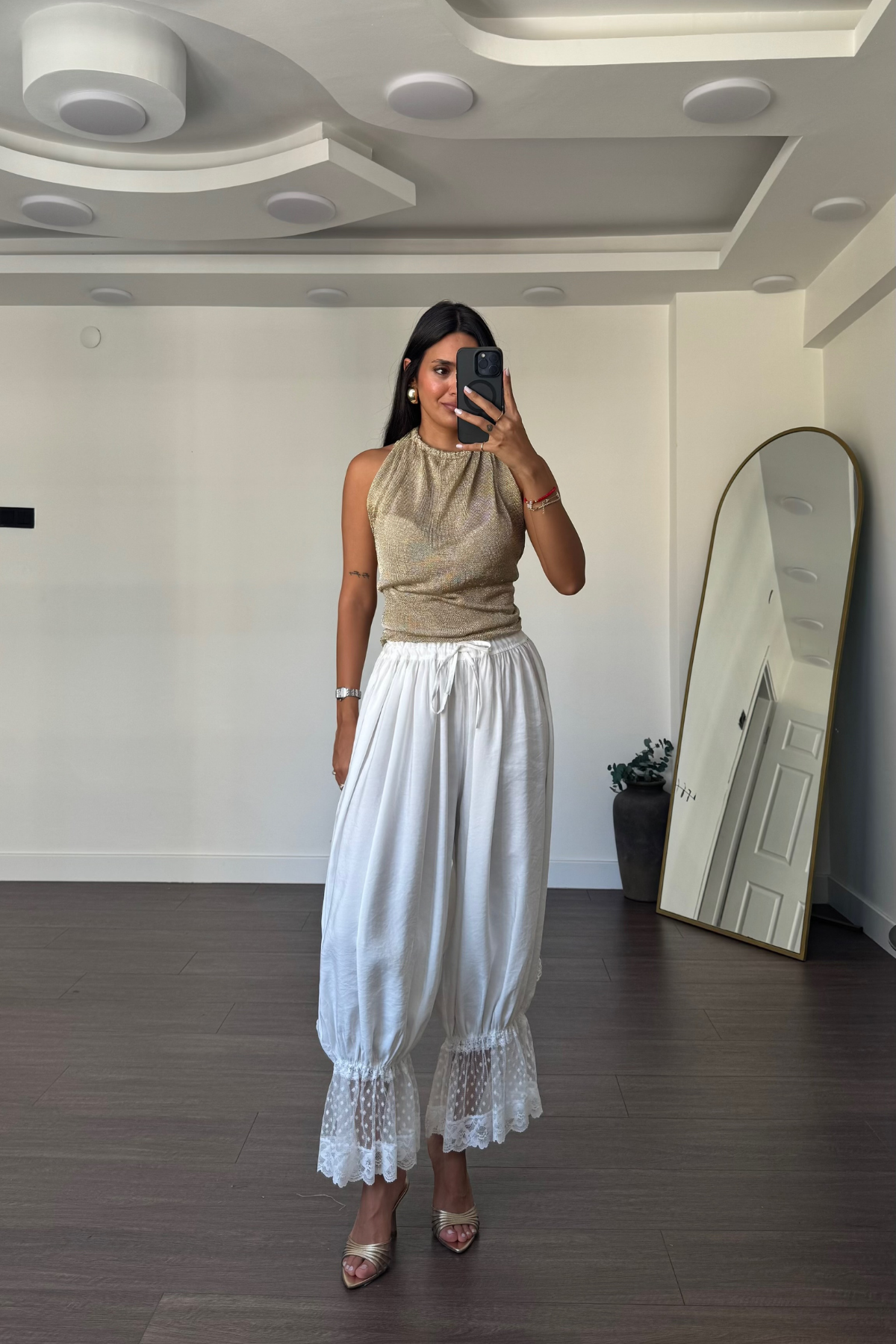 Paça Dantel Detaylı Pantolon-Beyaz