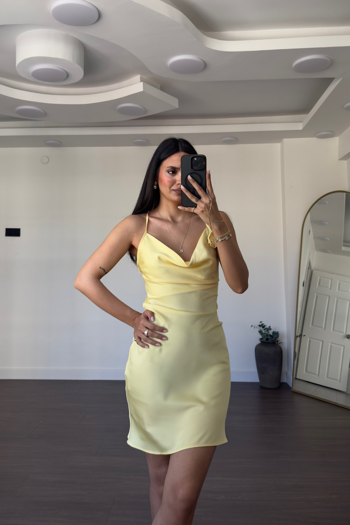 Sırt Dekolteli Saten Elbise-Sarı