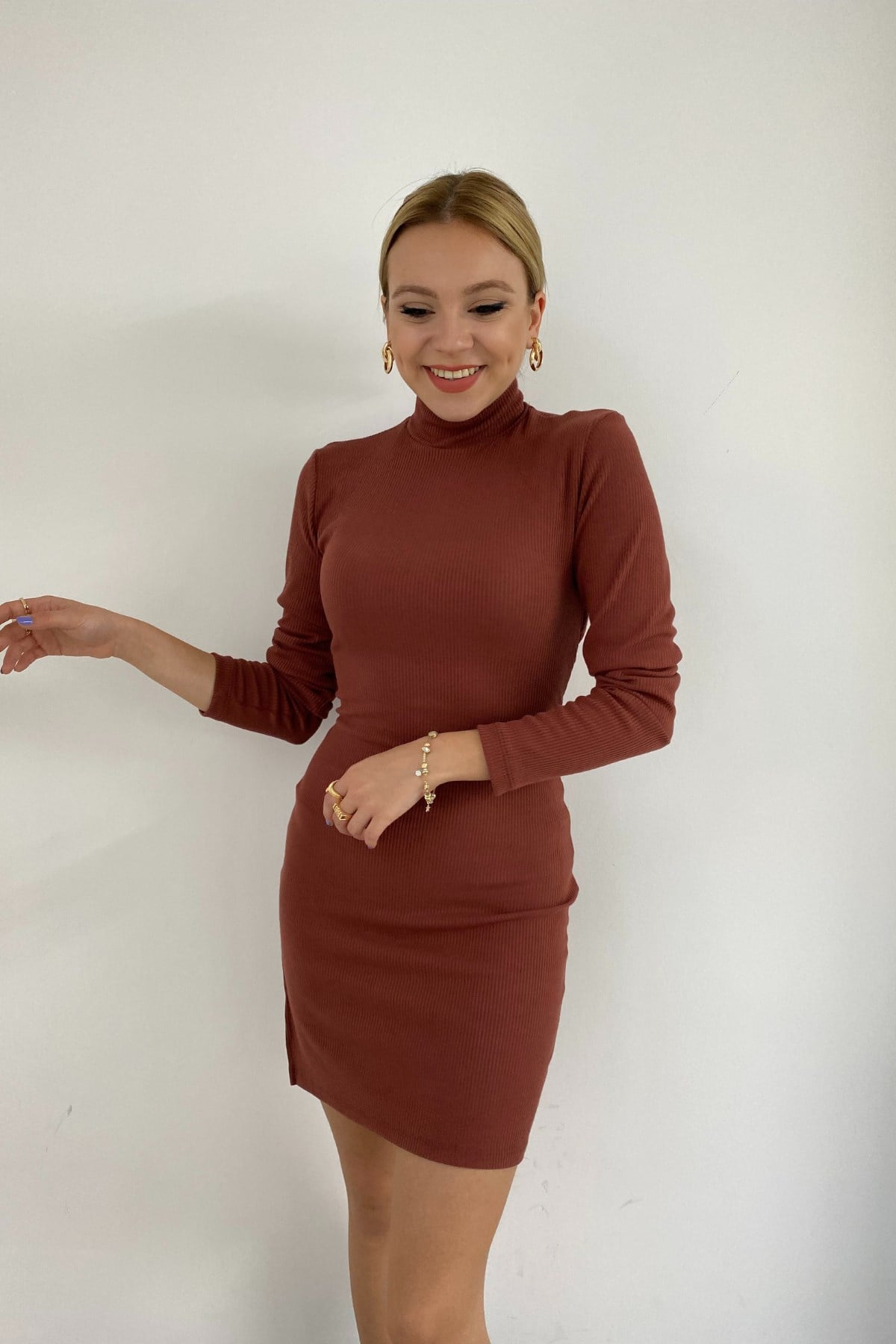 Sırt Dekolteli Yırtmaçlı Caramel Elbise
