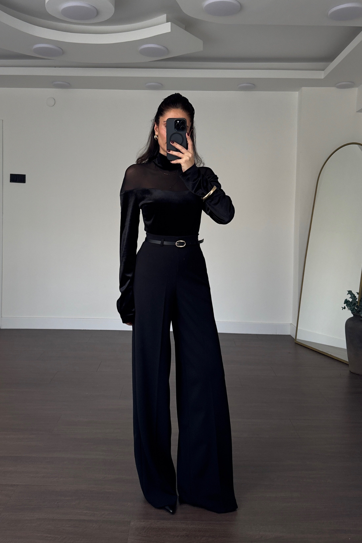 Tül Detaylı Kadife Bodysuit-Siyah
