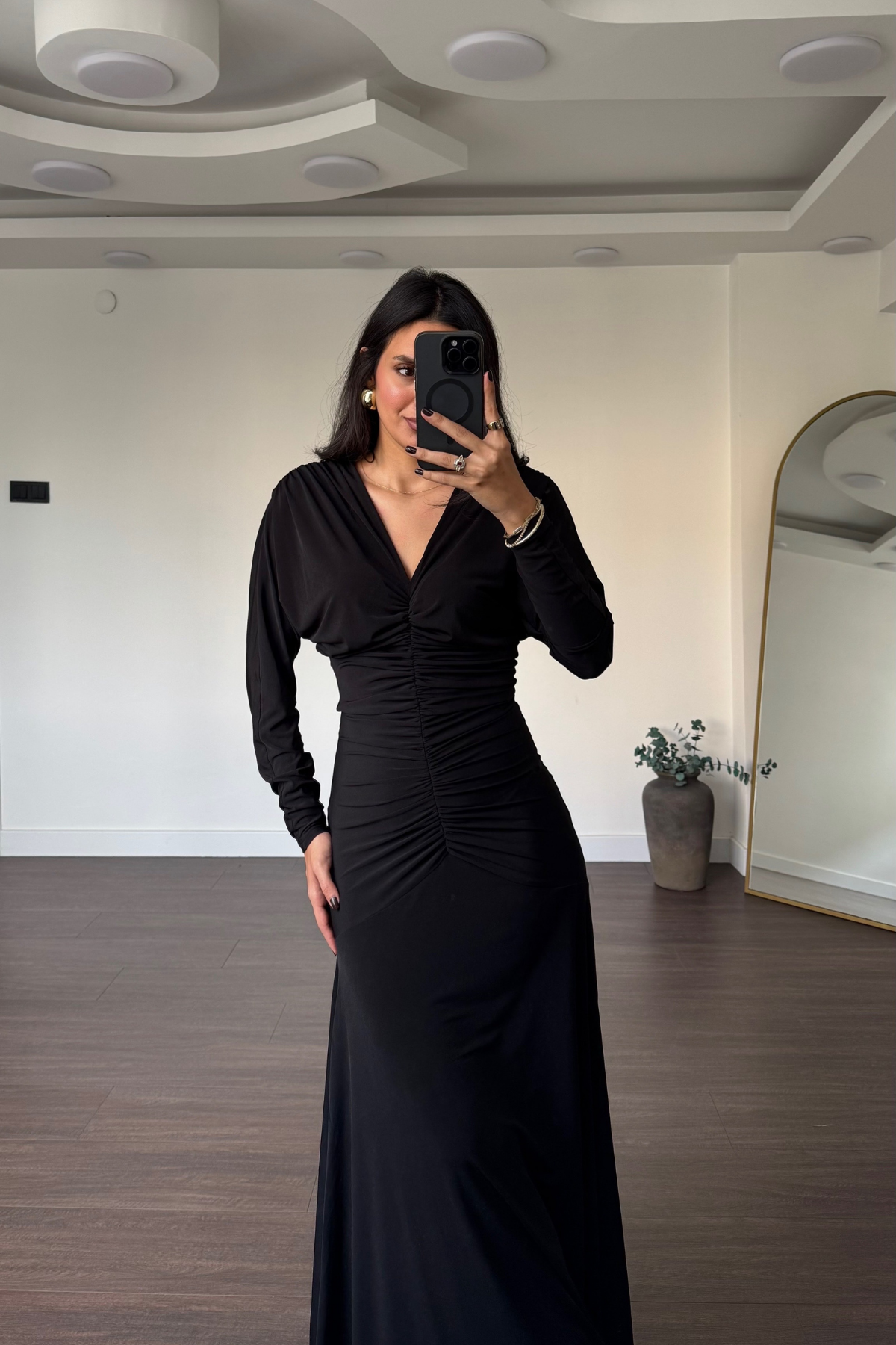 V Yaka Drape Detay Elbise-Siyah