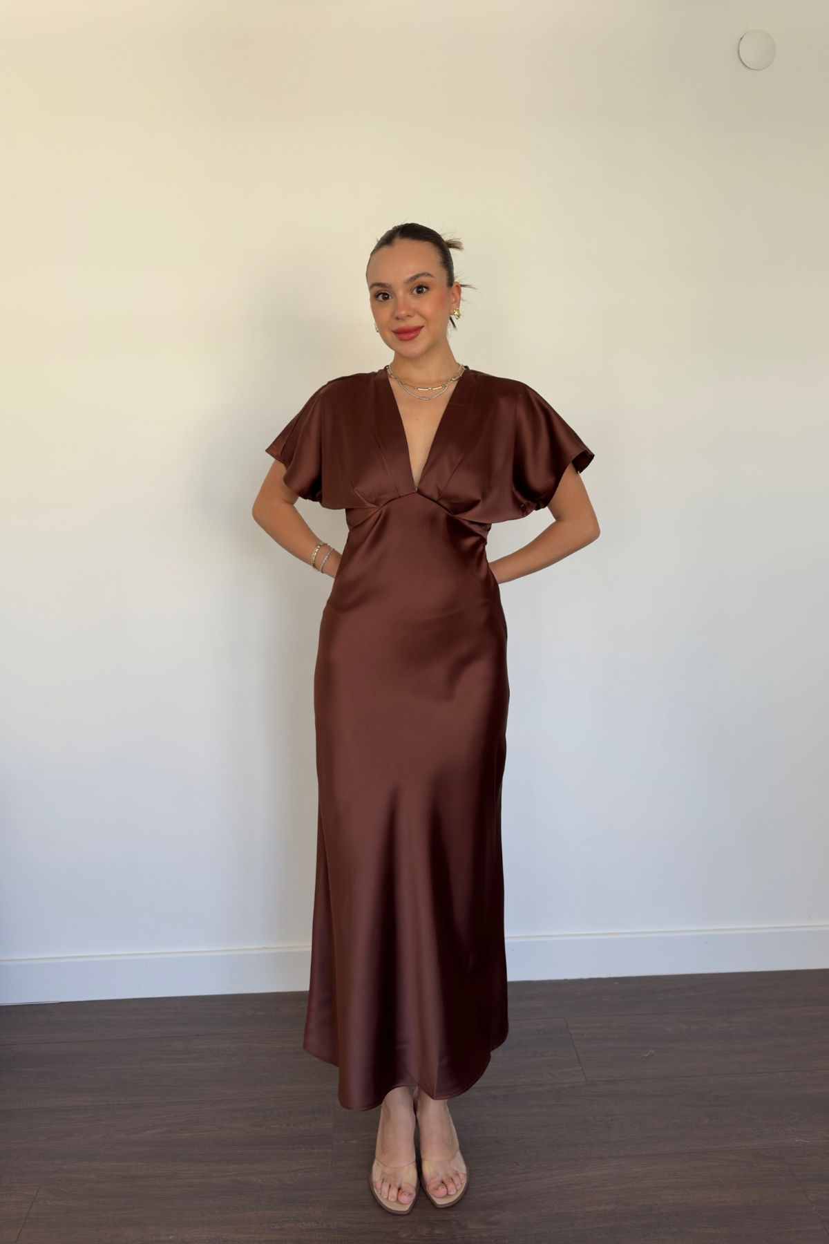 V Yaka Saten Elbise-Kahve