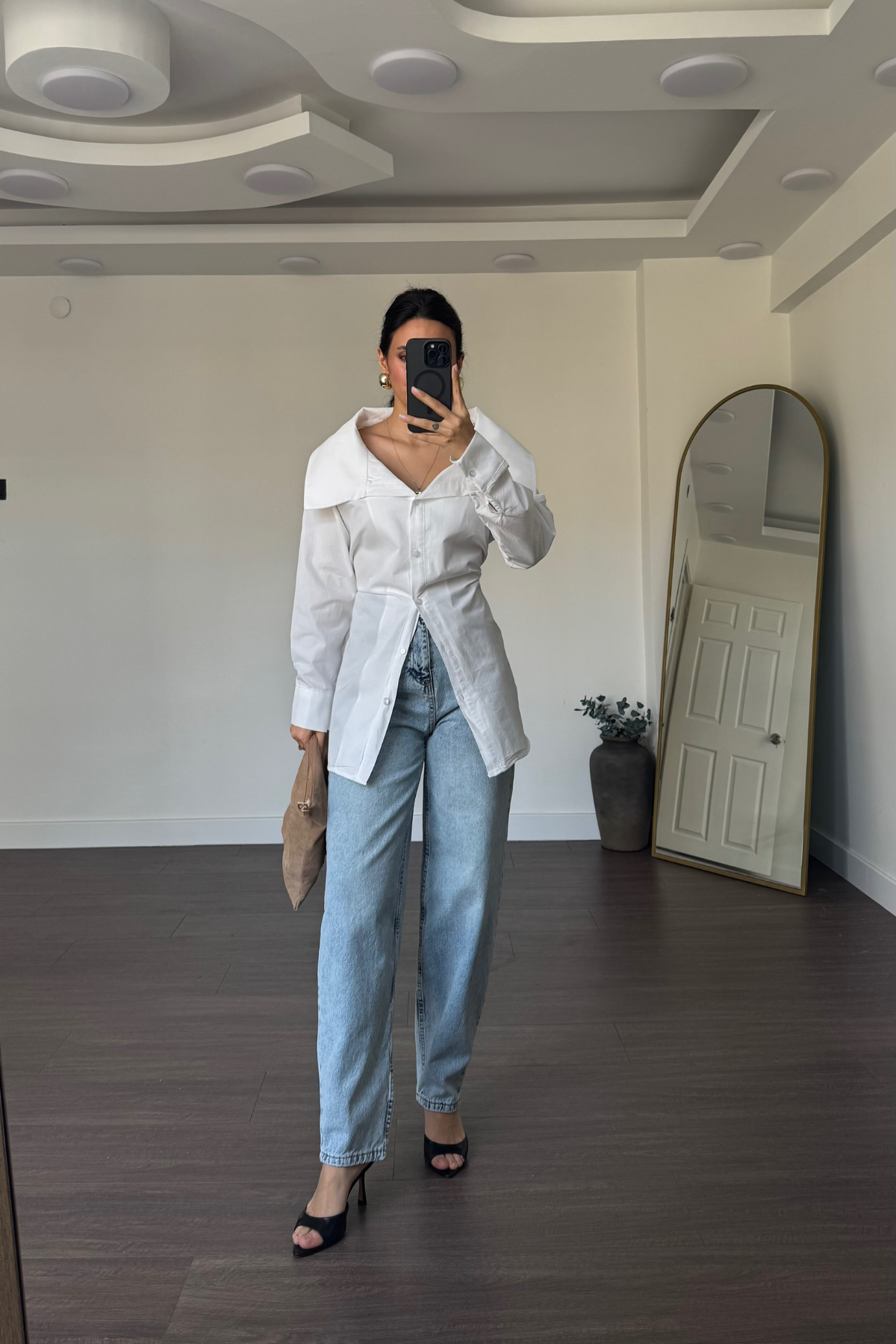 Yaka Detaylı Oversize Arkadan Bağlamalı Gömlek-Beyaz