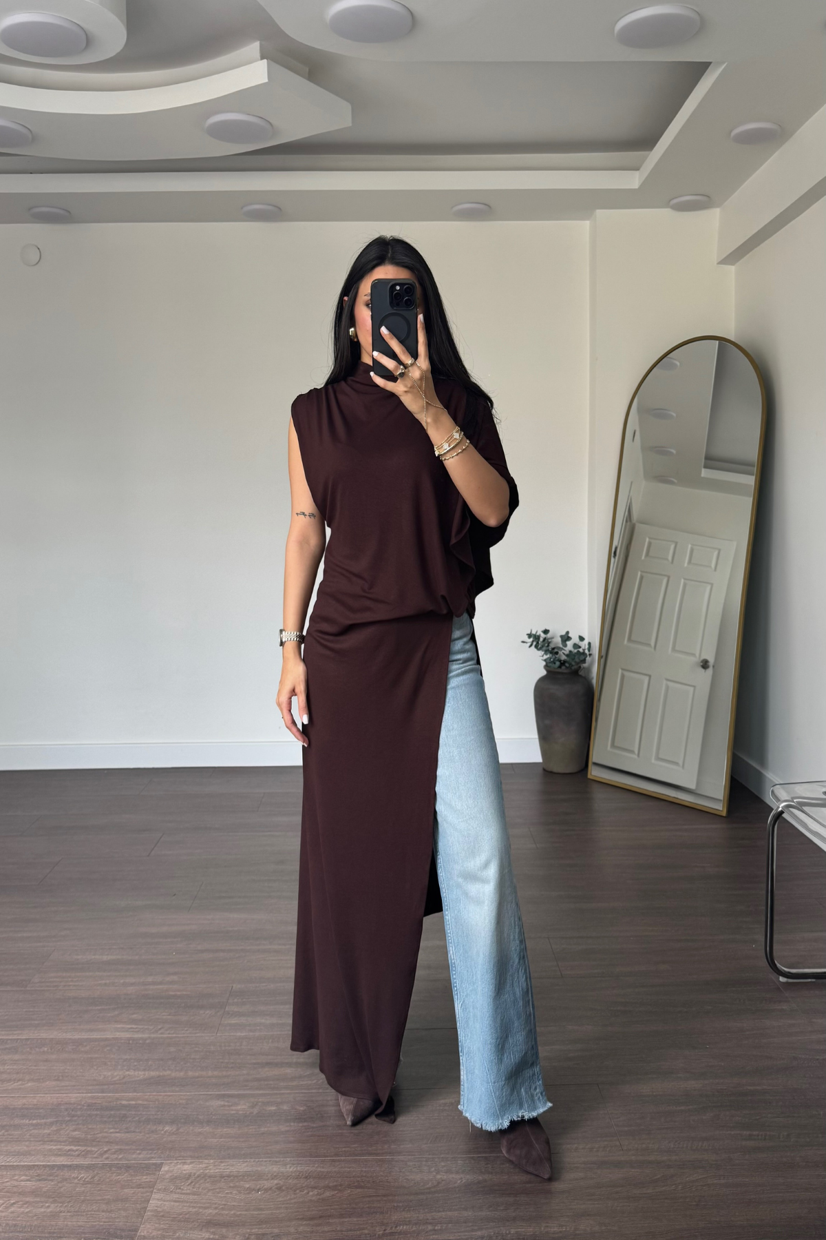 Yüksek Yaka Tek Kol Asimetrik Bluz-Kahve
