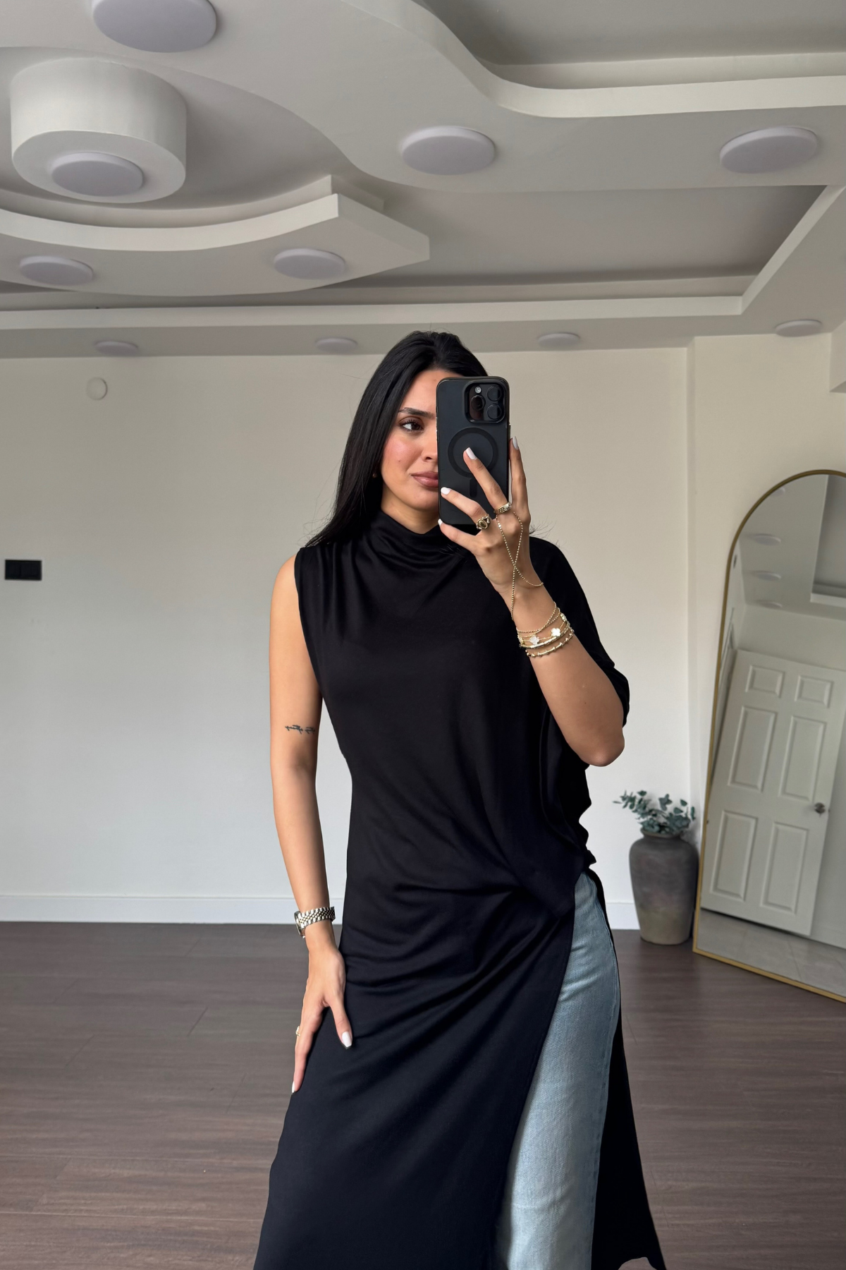 Yüksek Yaka Tek Kol Asimetrik Bluz-Siyah