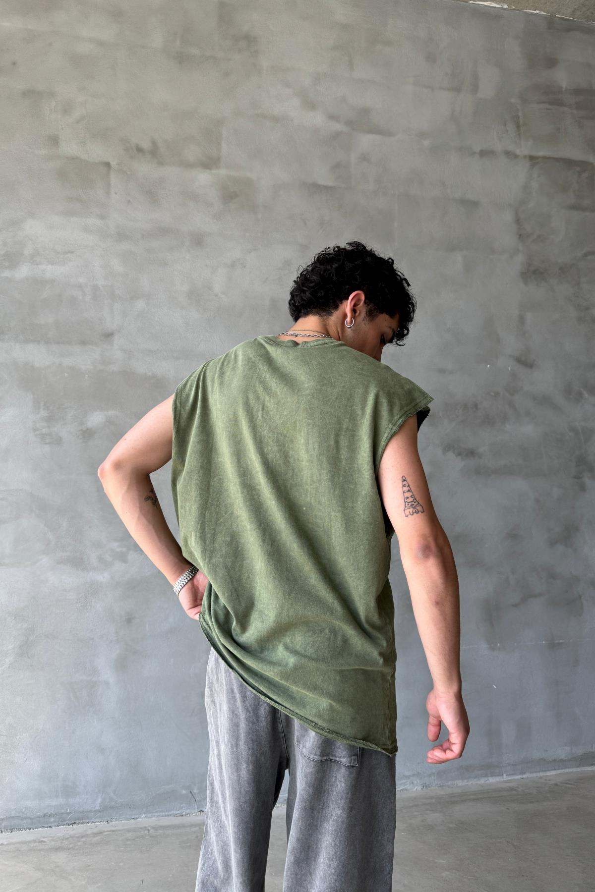 Acid Wash Baskılı Haki Superoversize Kolsuz Tshirt