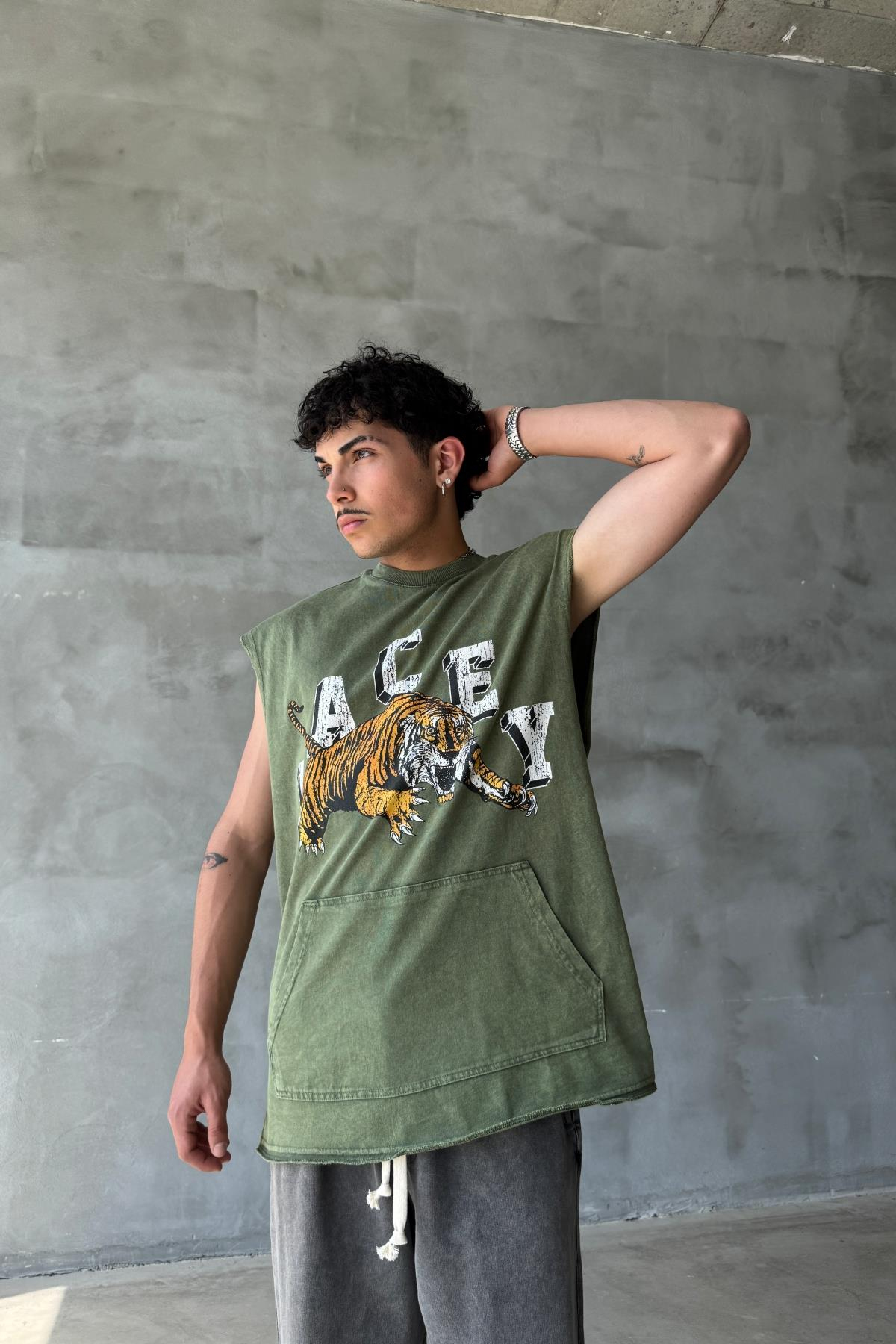 Acid Wash Baskılı Haki Superoversize Kolsuz Tshirt