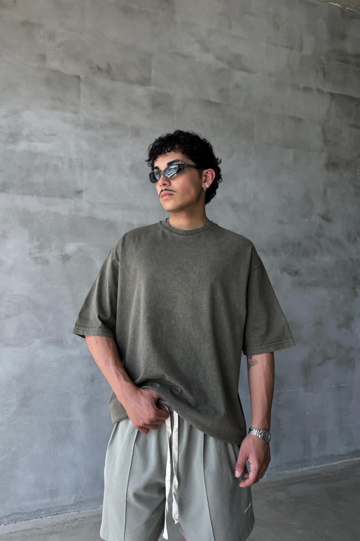 Acid Wash Haki Oversize Basic Tshirt