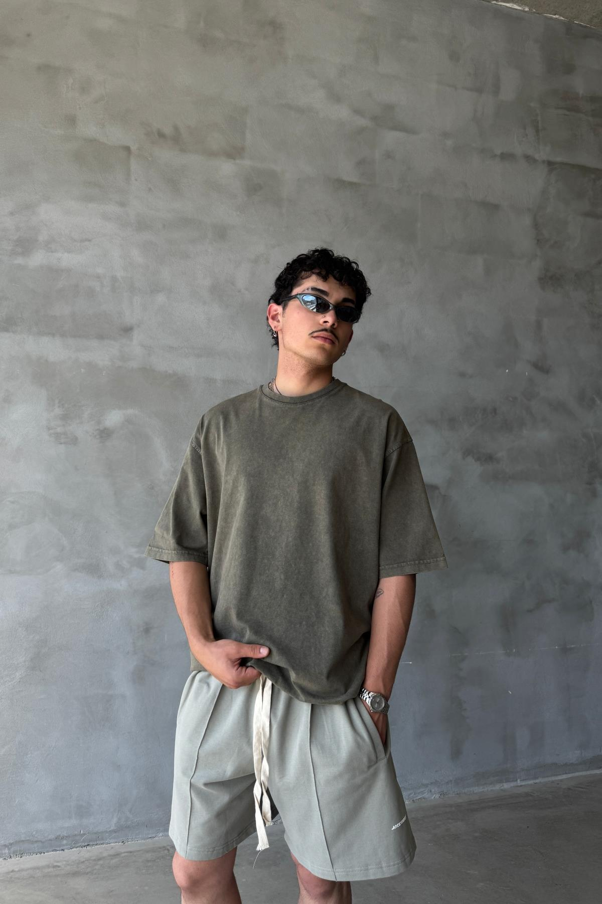 Acid Wash Haki Oversize Basic Tshirt