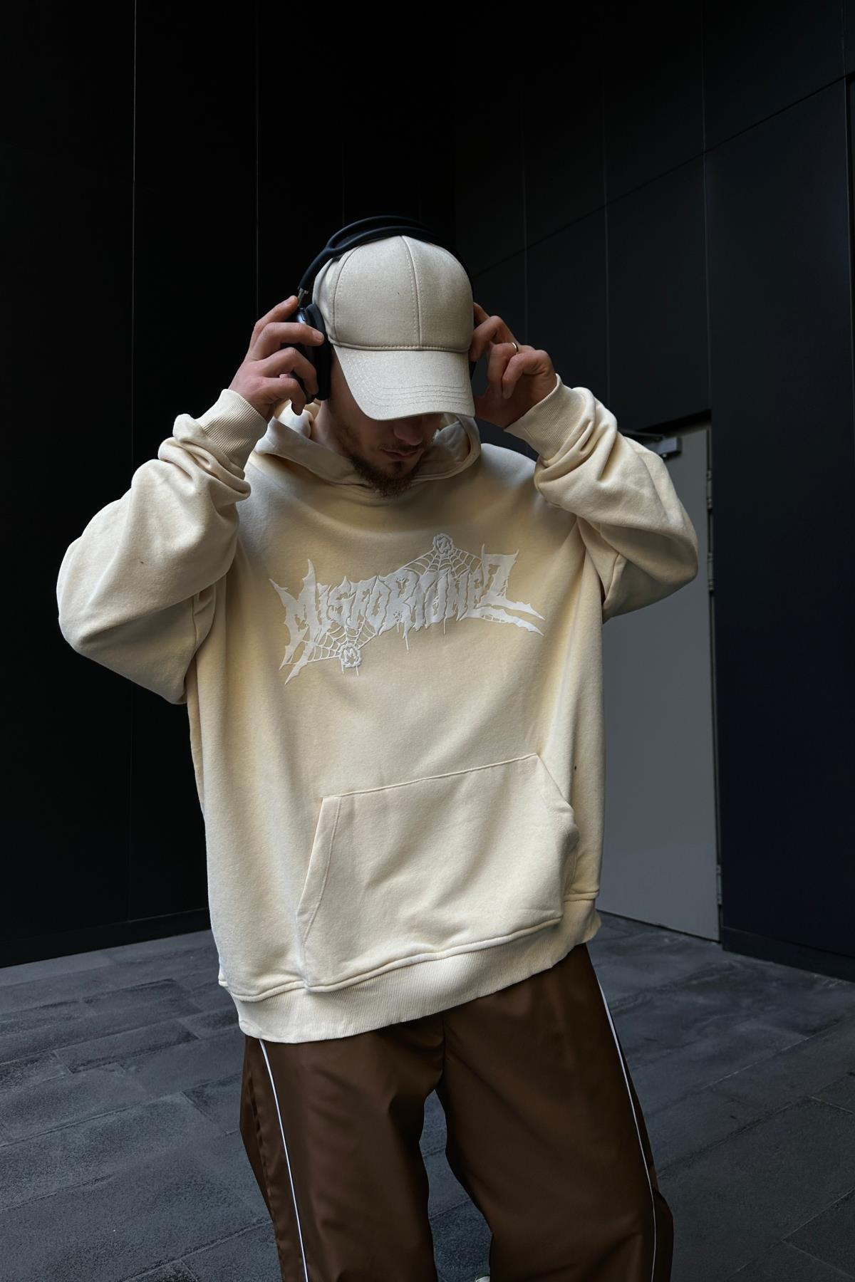 Baskılı Krem Oversize Hoodie SW1109