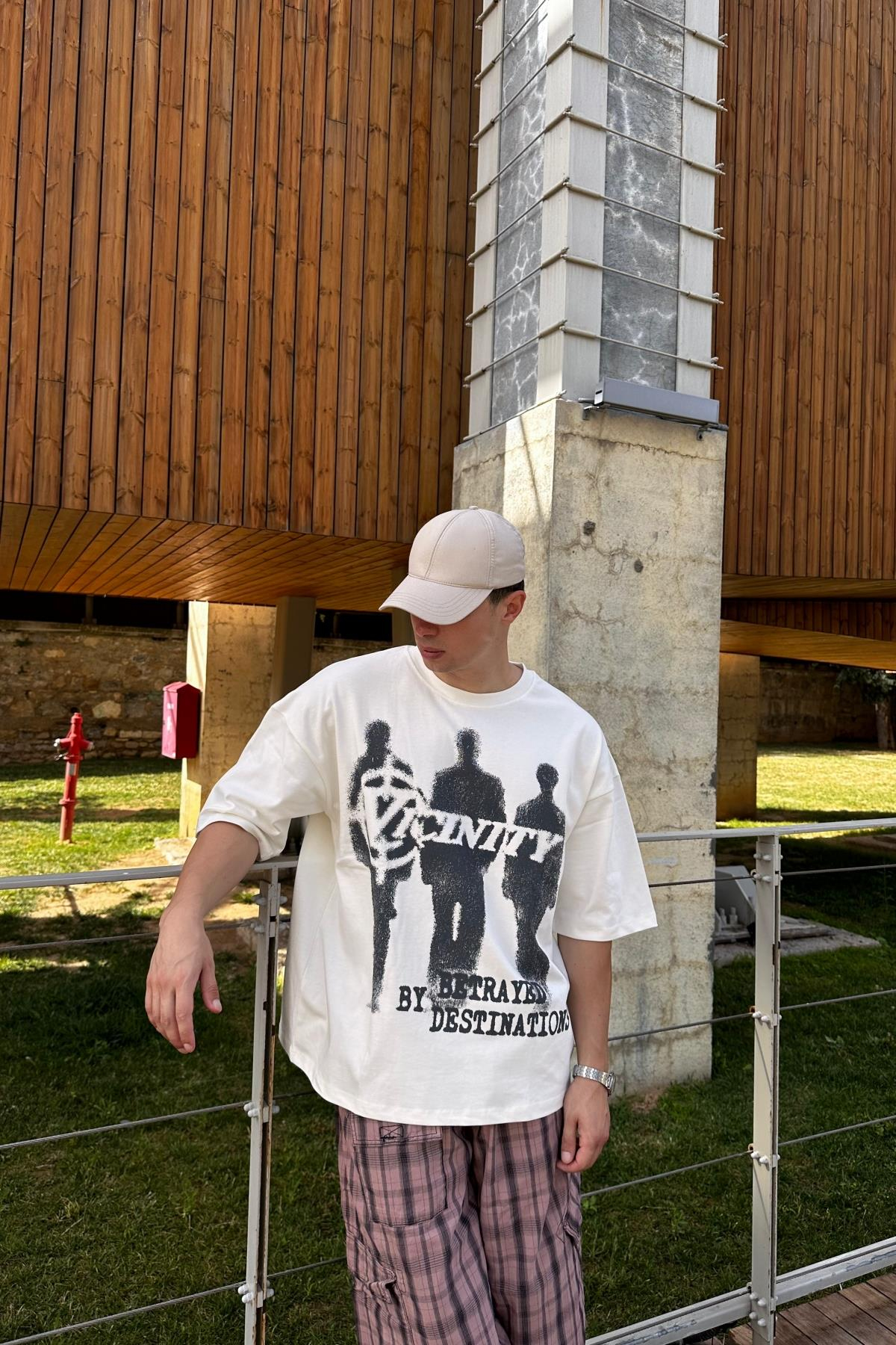 Betrayed Baskılı Krem Oversize Tshirt  T1130
