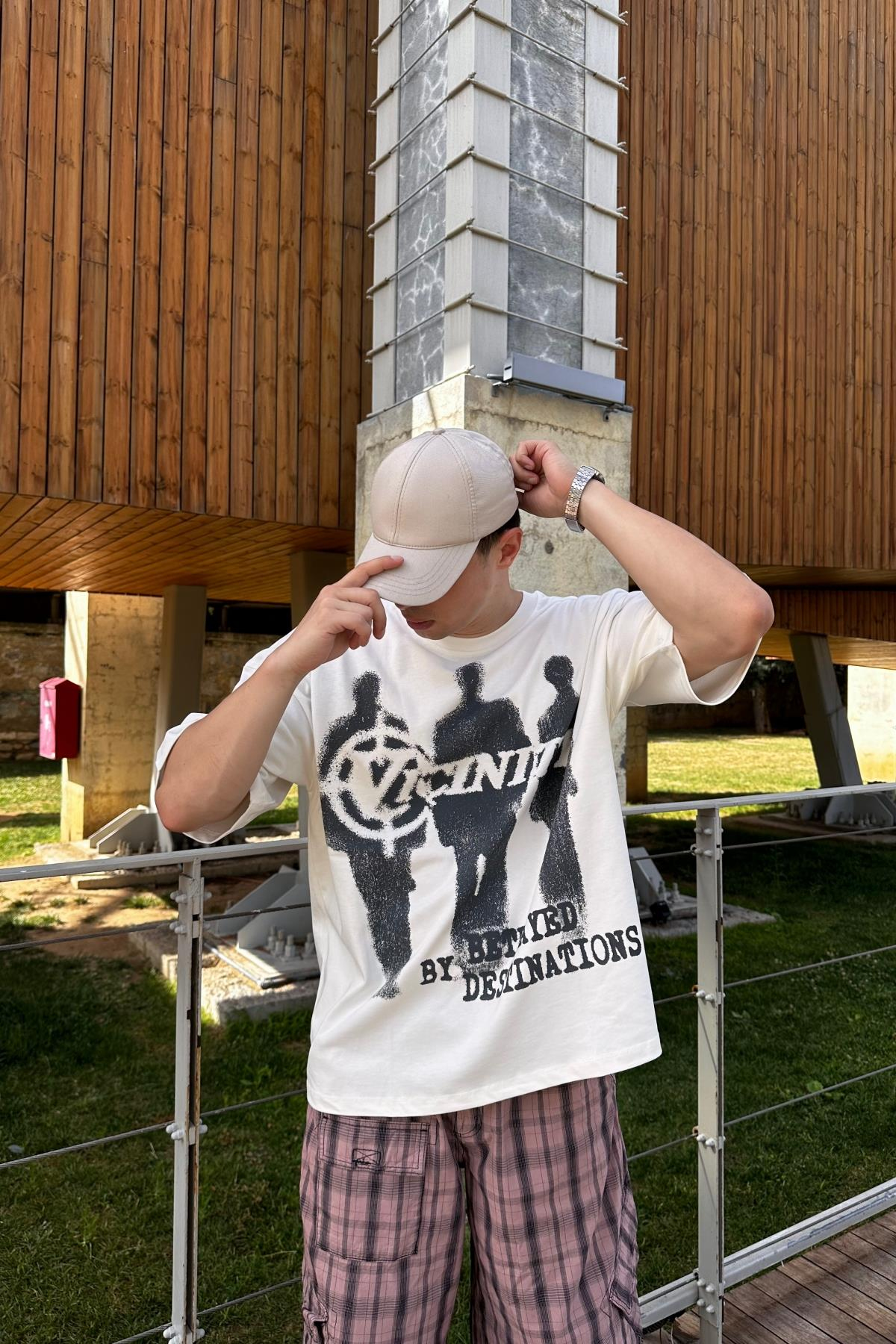 Betrayed Baskılı Krem Oversize Tshirt  T1130